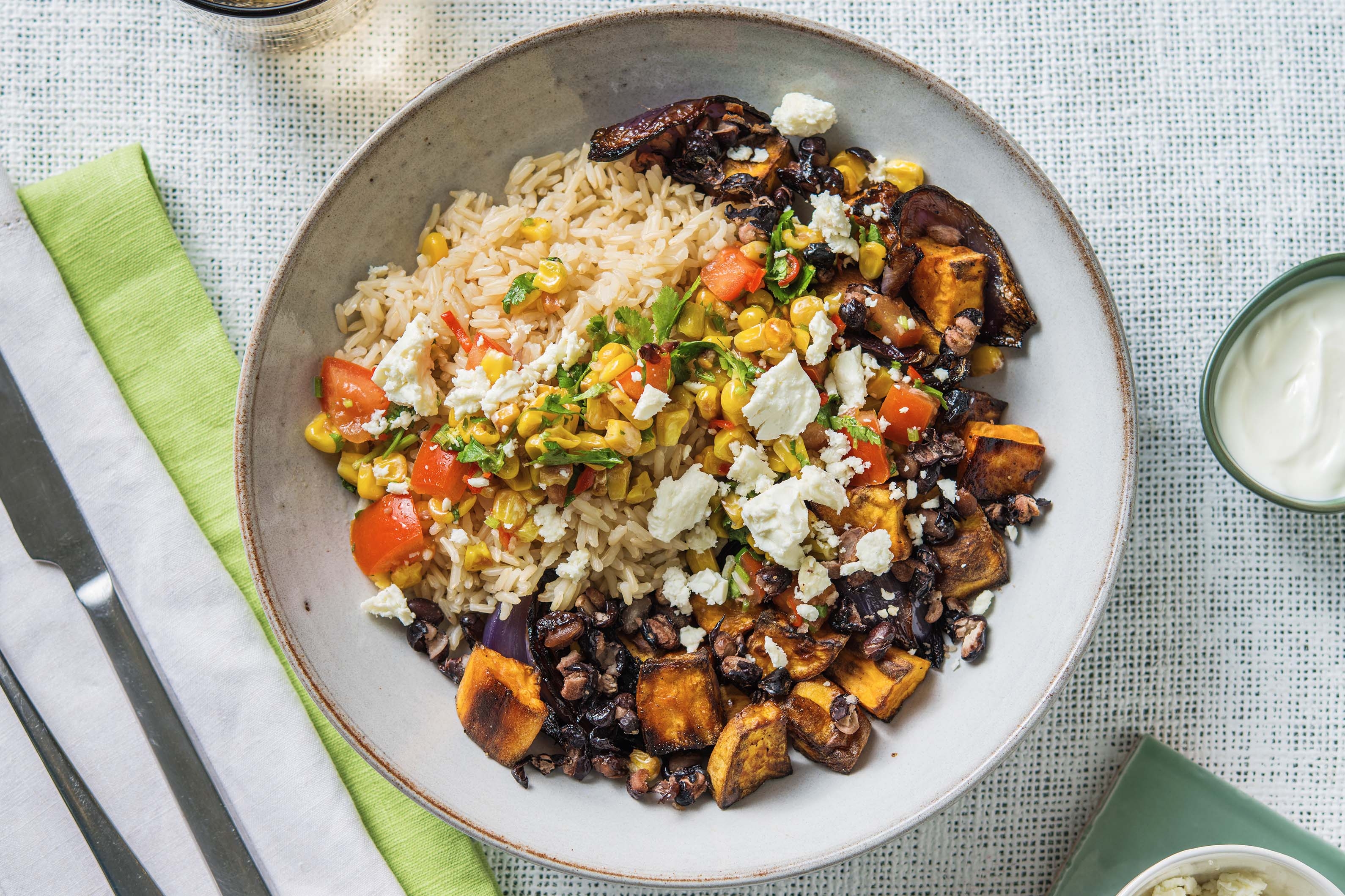 Plat péruvien à base de riz accompagné de patate douce et feta