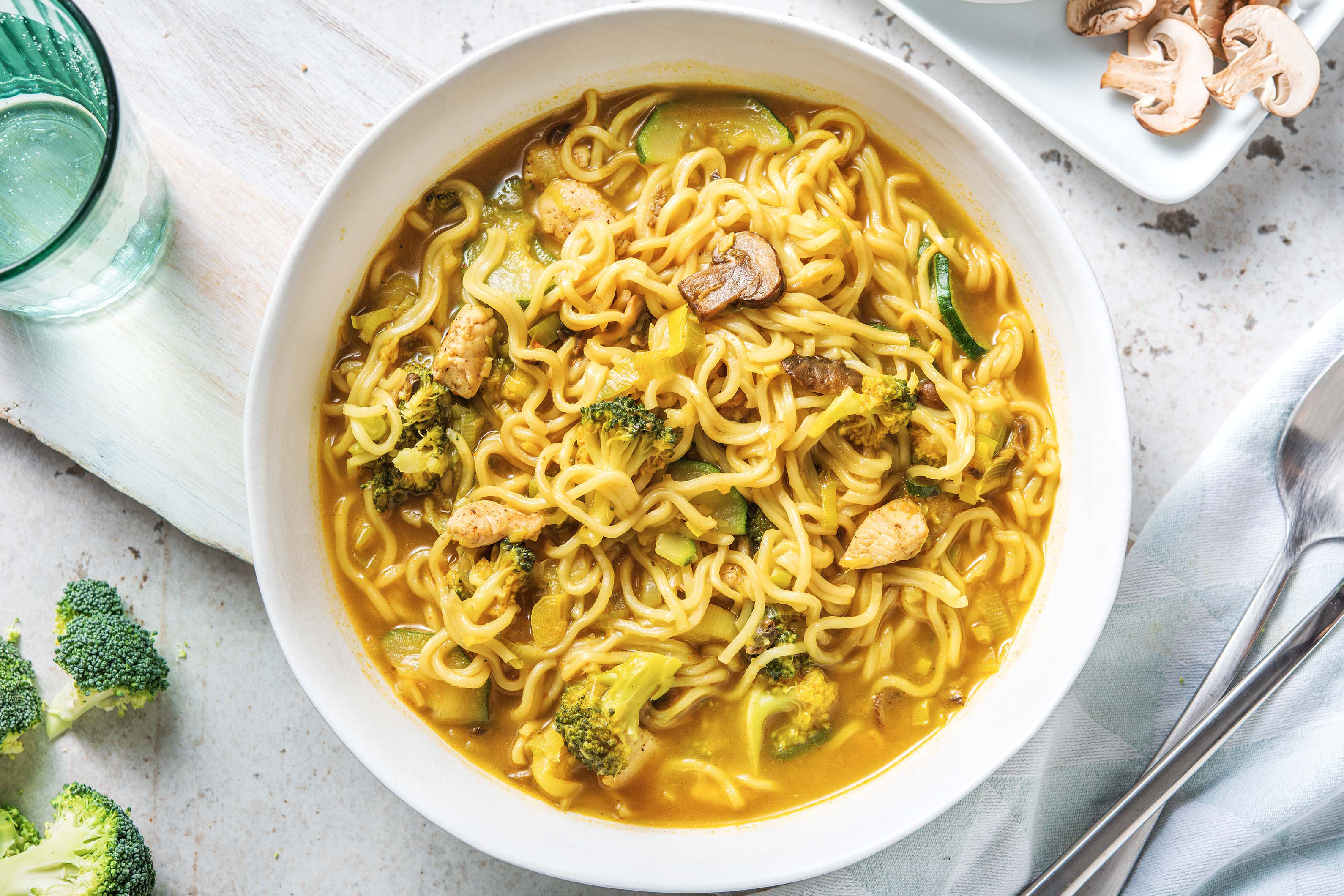 Soupe épicée au poulet et aux nouilles