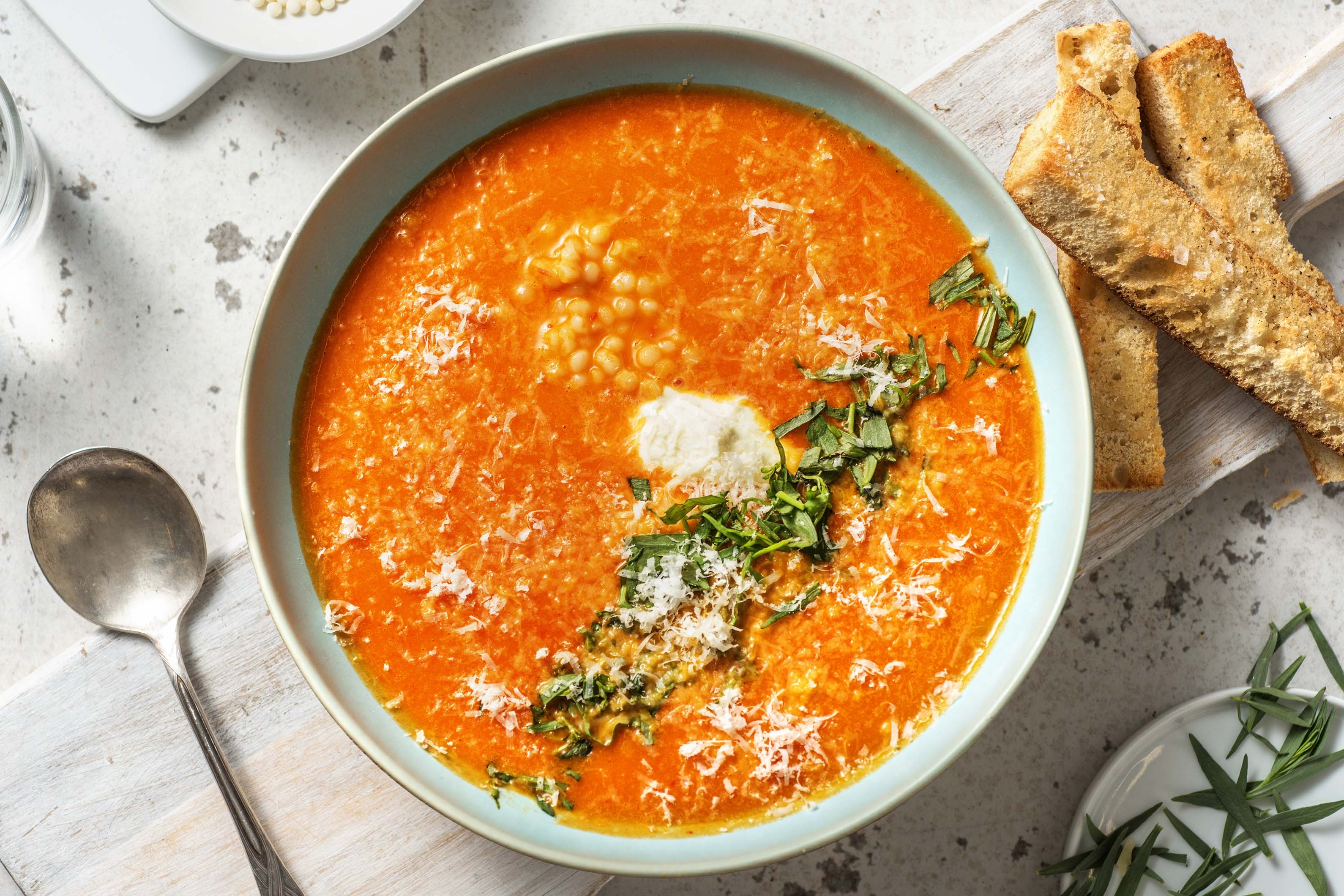 Soupe de tomate et de poivron au couscous perlé