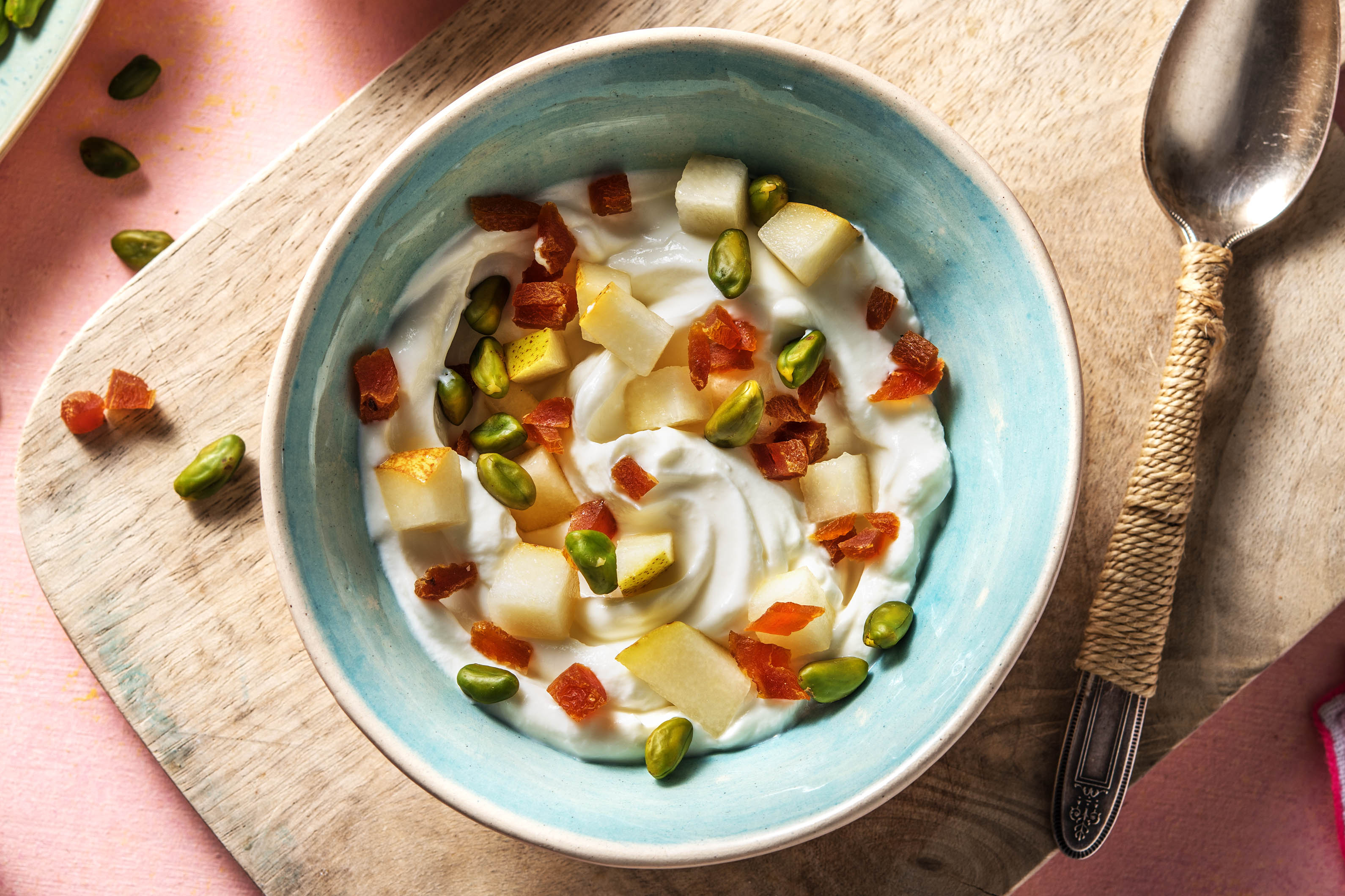 Bulgaarse yoghurt met peer en pistachenoten