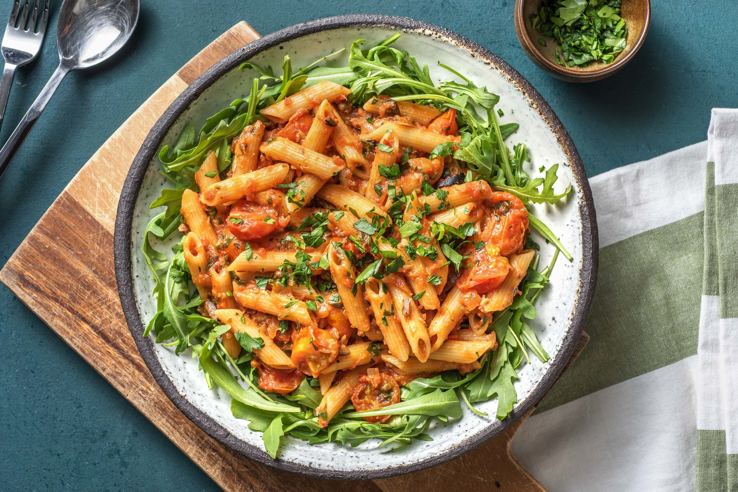 Mediterraanse pasta met pittige sardines uit blik