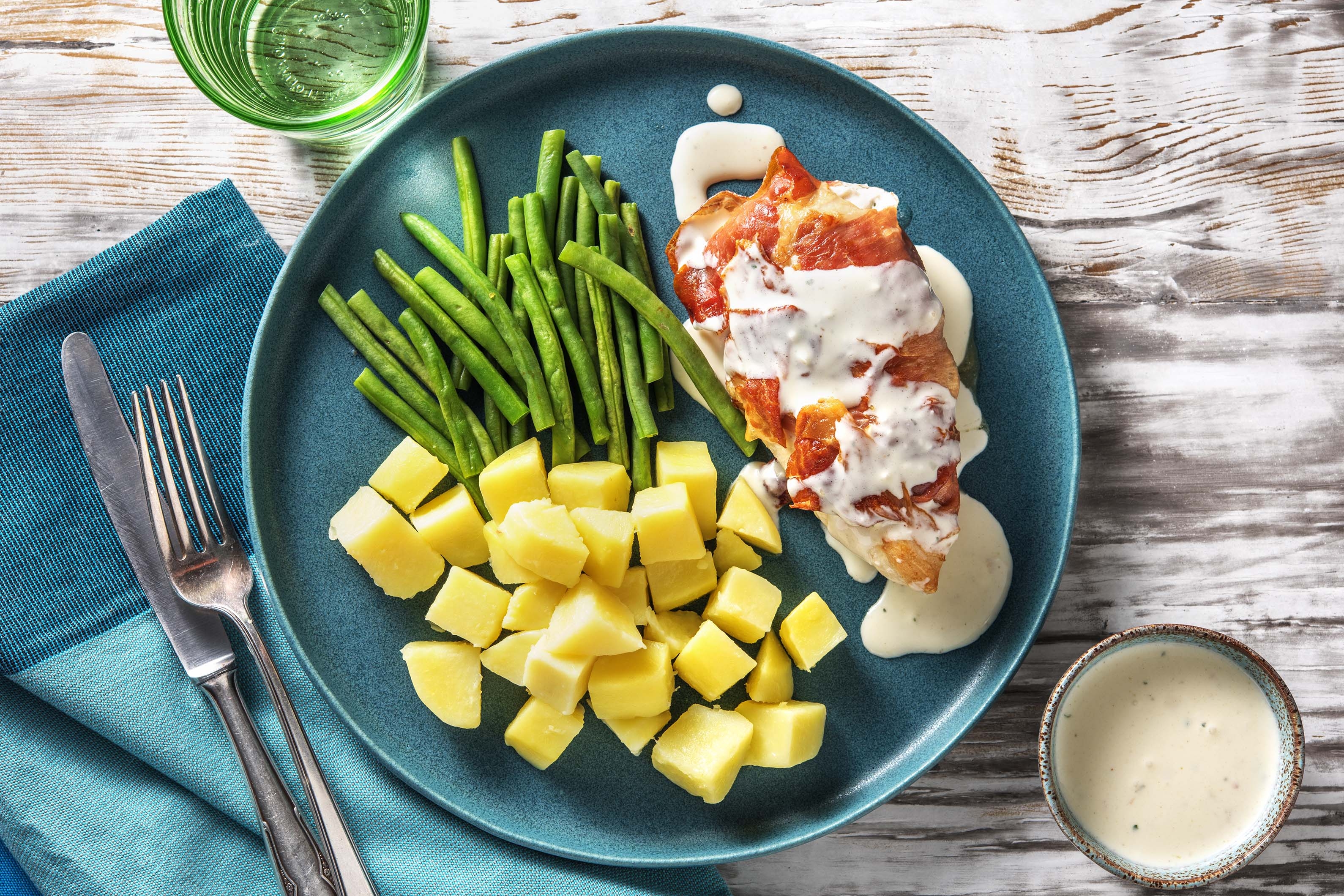 Gefüllte Hähnchenbrust im Baconmantel