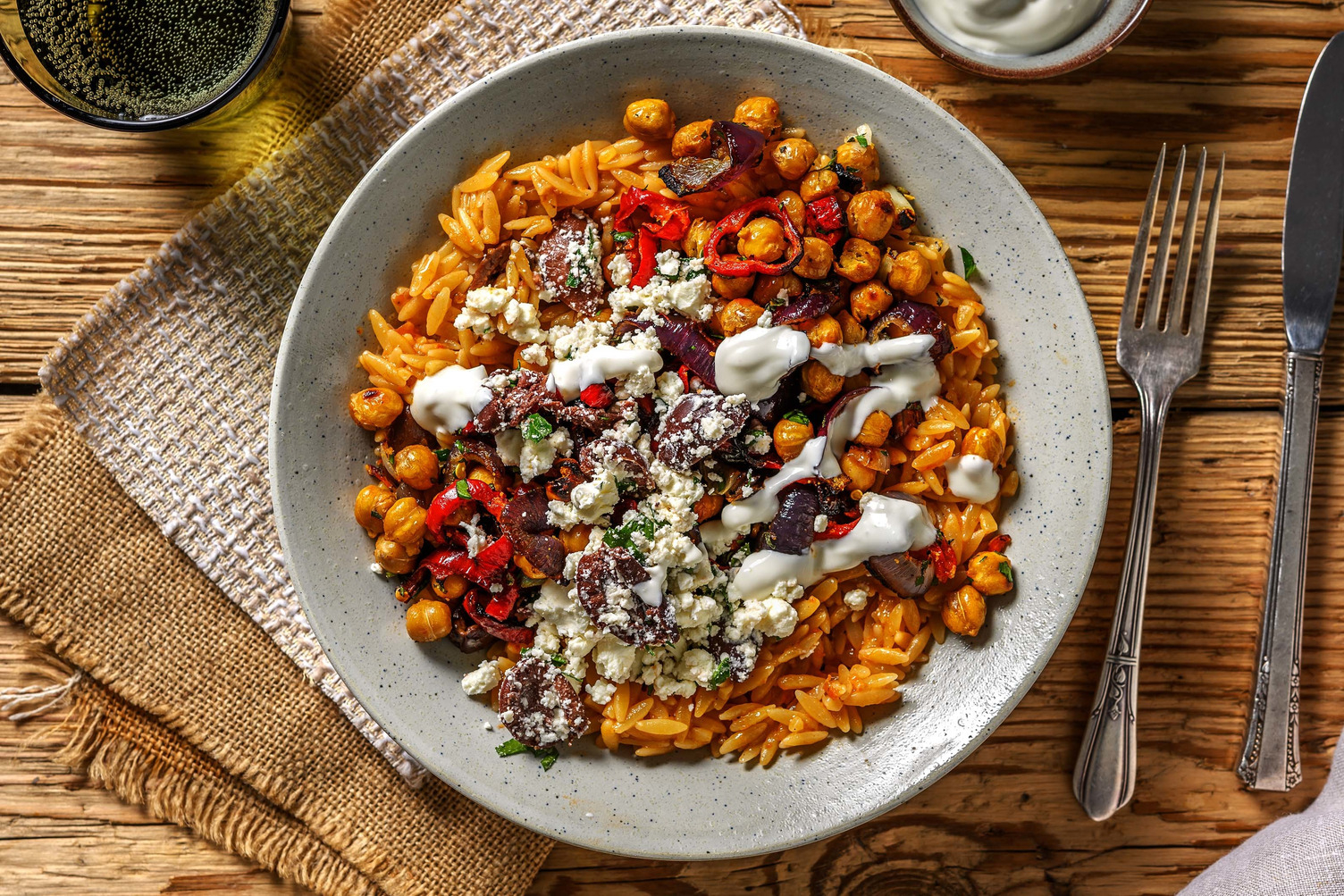 Griechische Orzo-Nudel-Pfanne