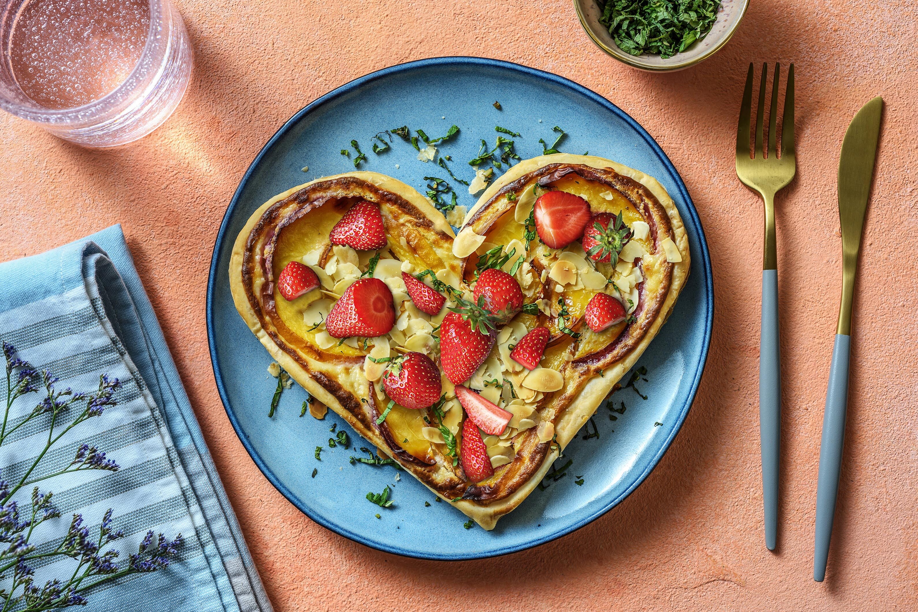 Moederdagtaartjes met aardbeien en nectarines