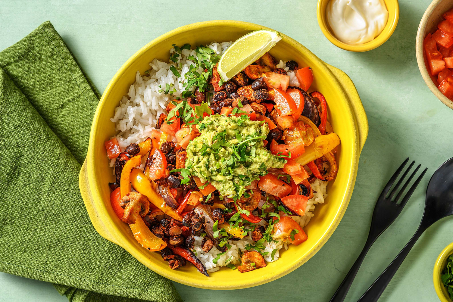 Mexikanische Bowl mit rauchigen Bohnen