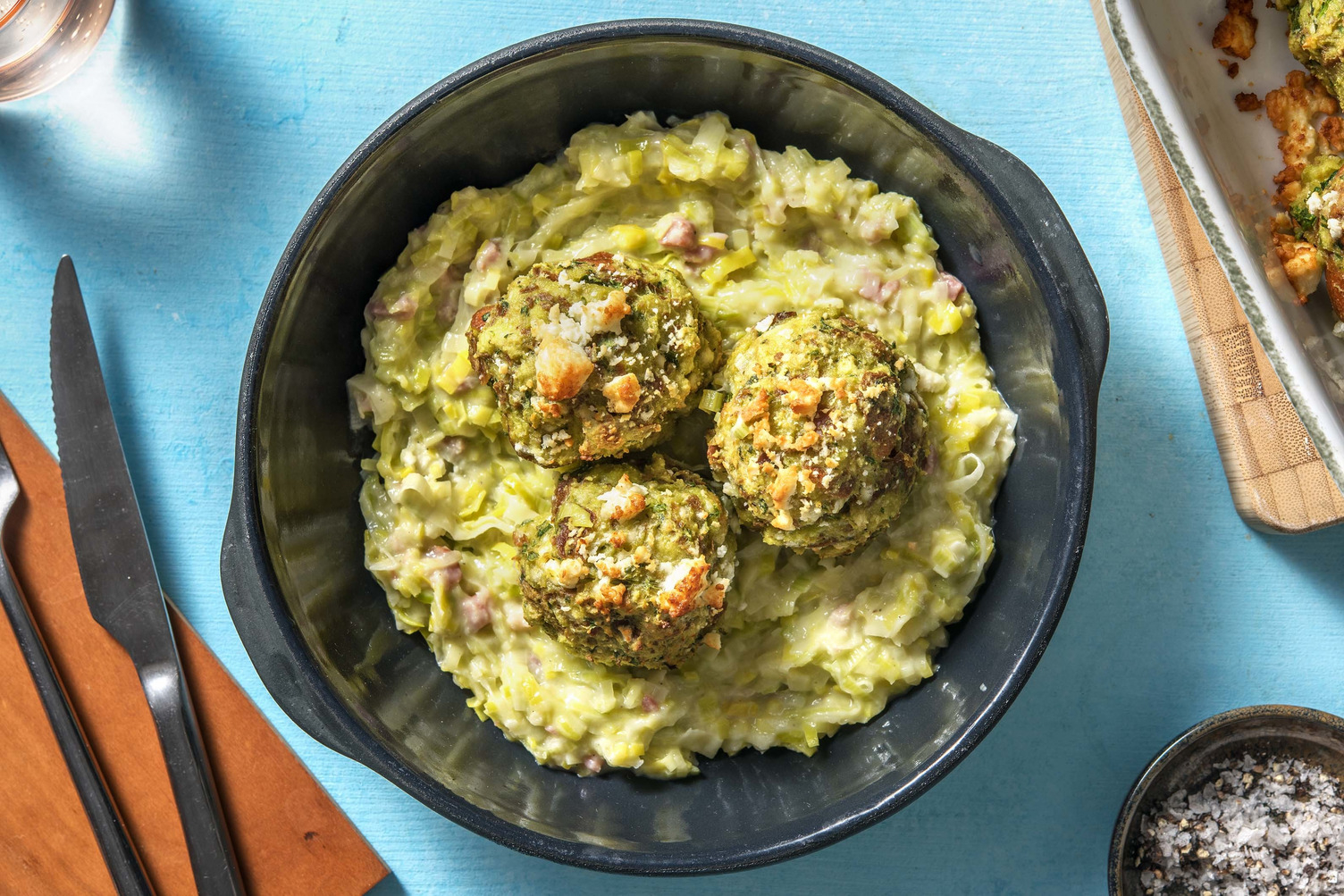 Gebackene Laugen-Petersilien-Knödel