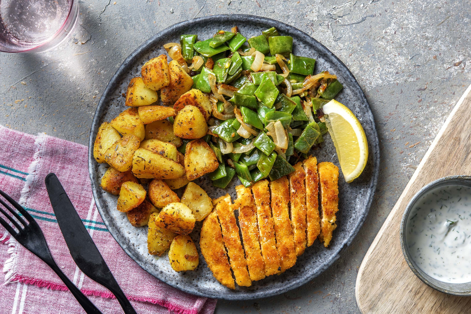 Vegetarische schnitzel met gebakken aardappeltjes