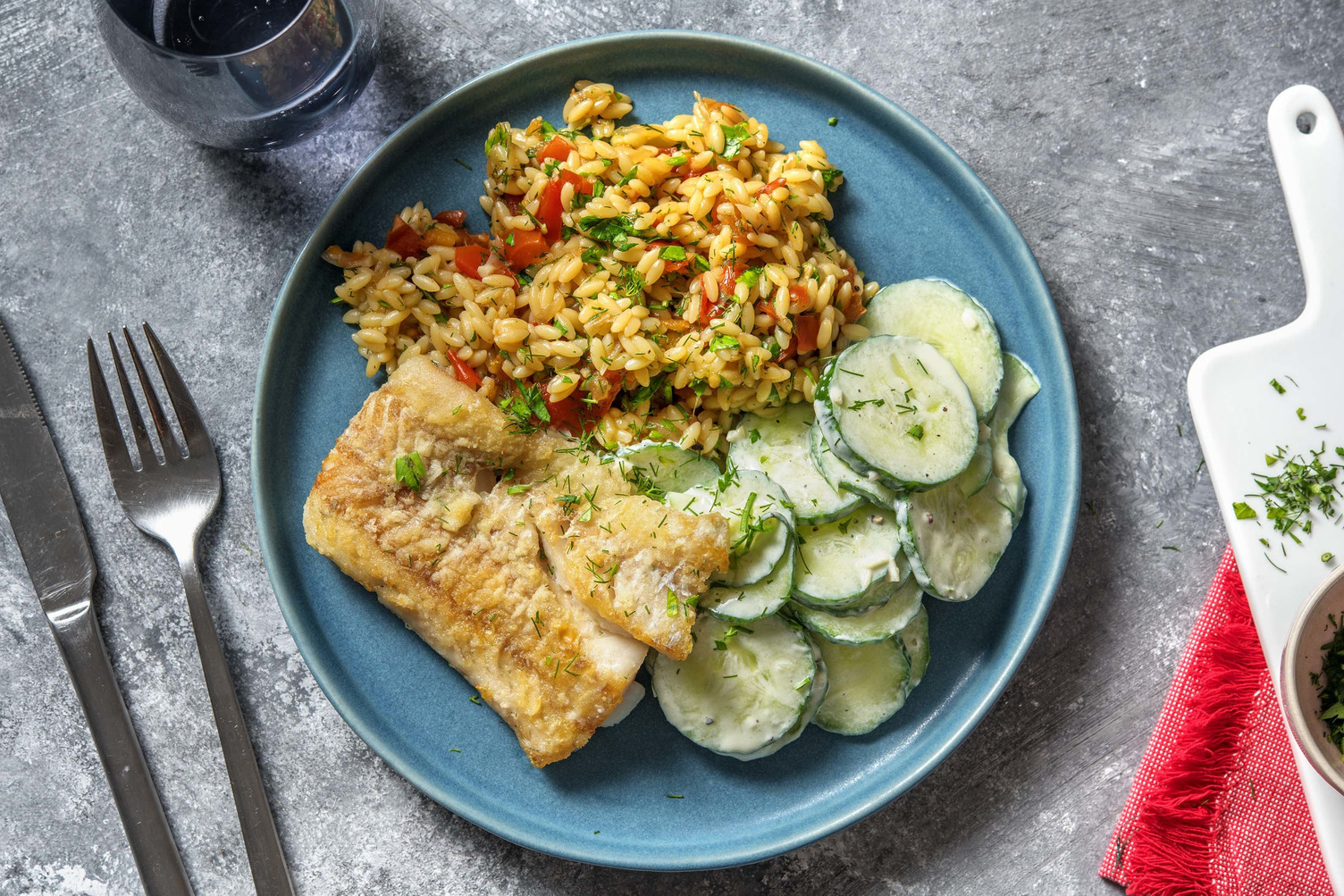 Seehecht mit tomatigen Orzo-Nudeln