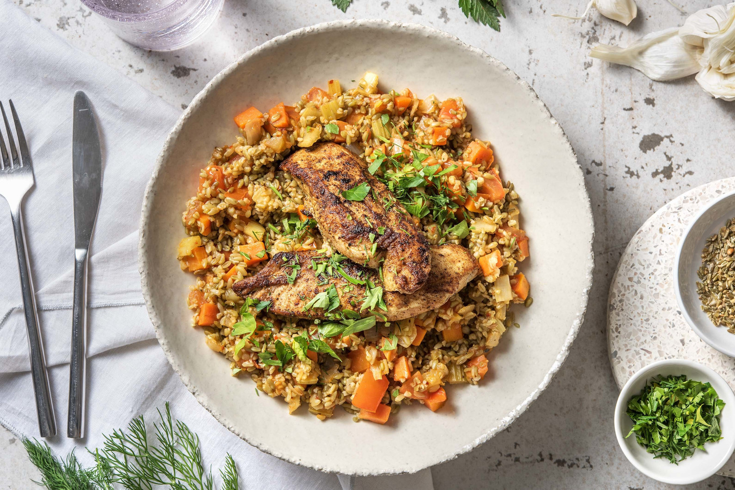 Freekeh et filet de poulet au ras el hanout