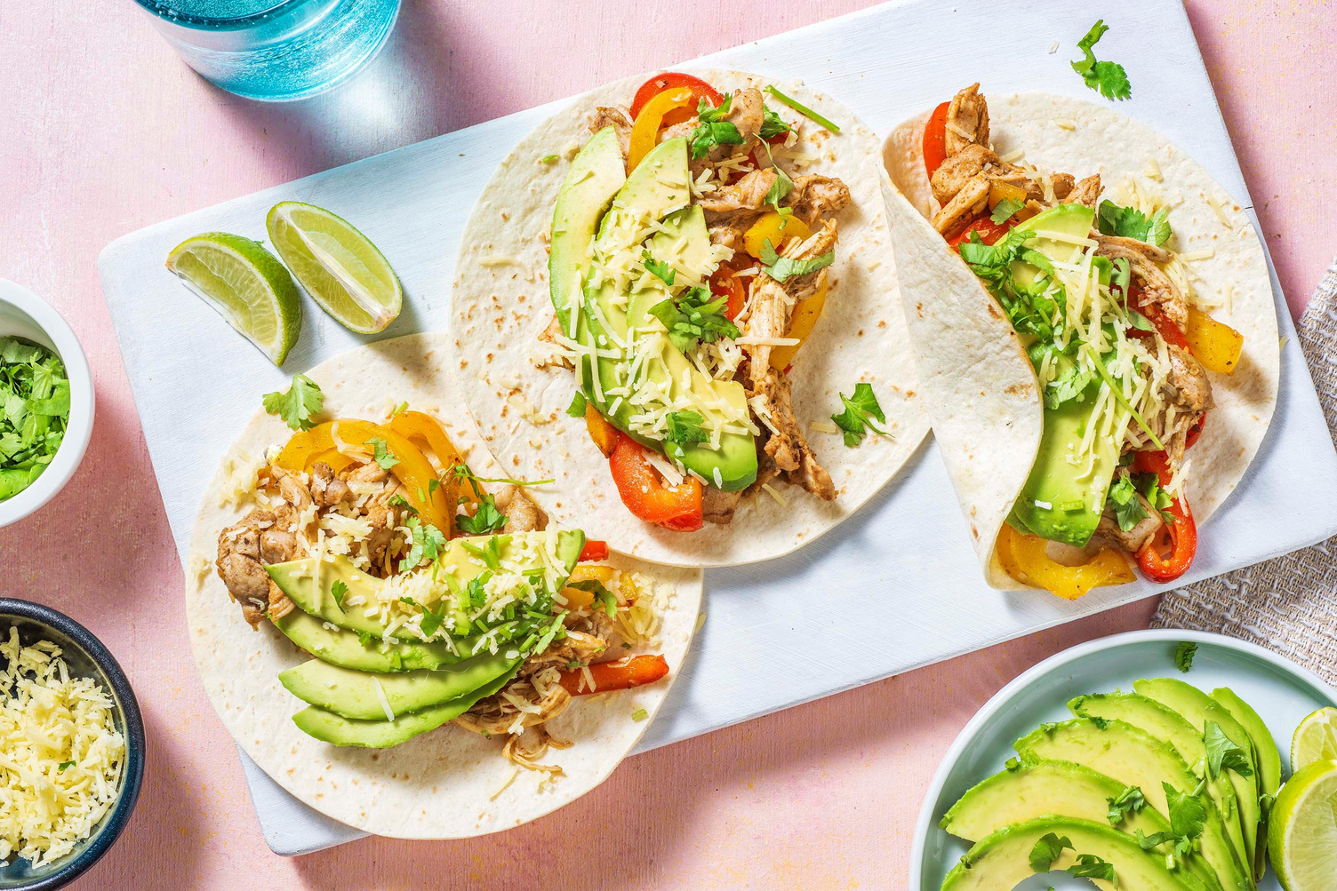 Fajitas au poulet servies sur des mini-tortillas