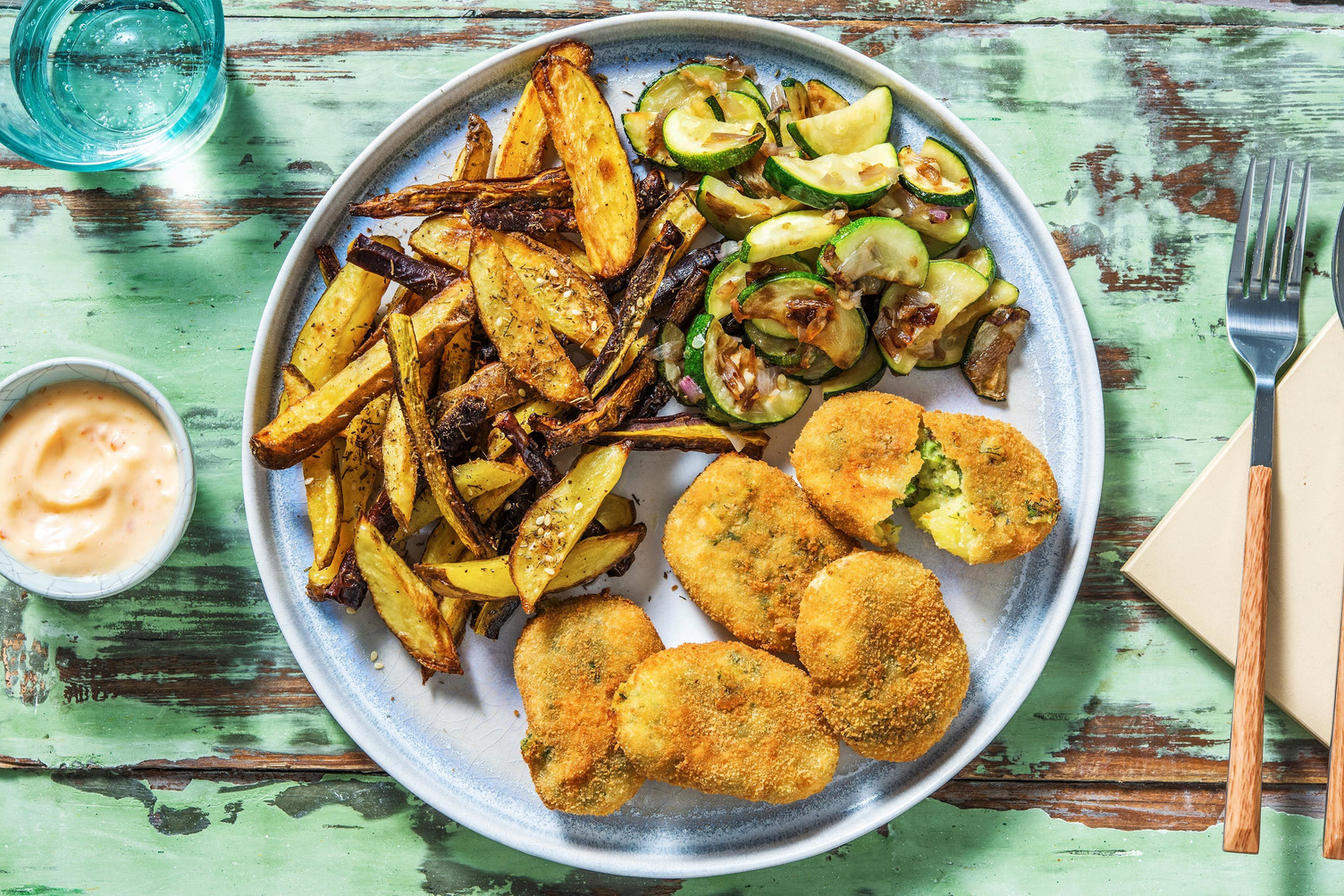 Nuggets de légumes accompagnés d'une mayonnaise sucrée et piquante