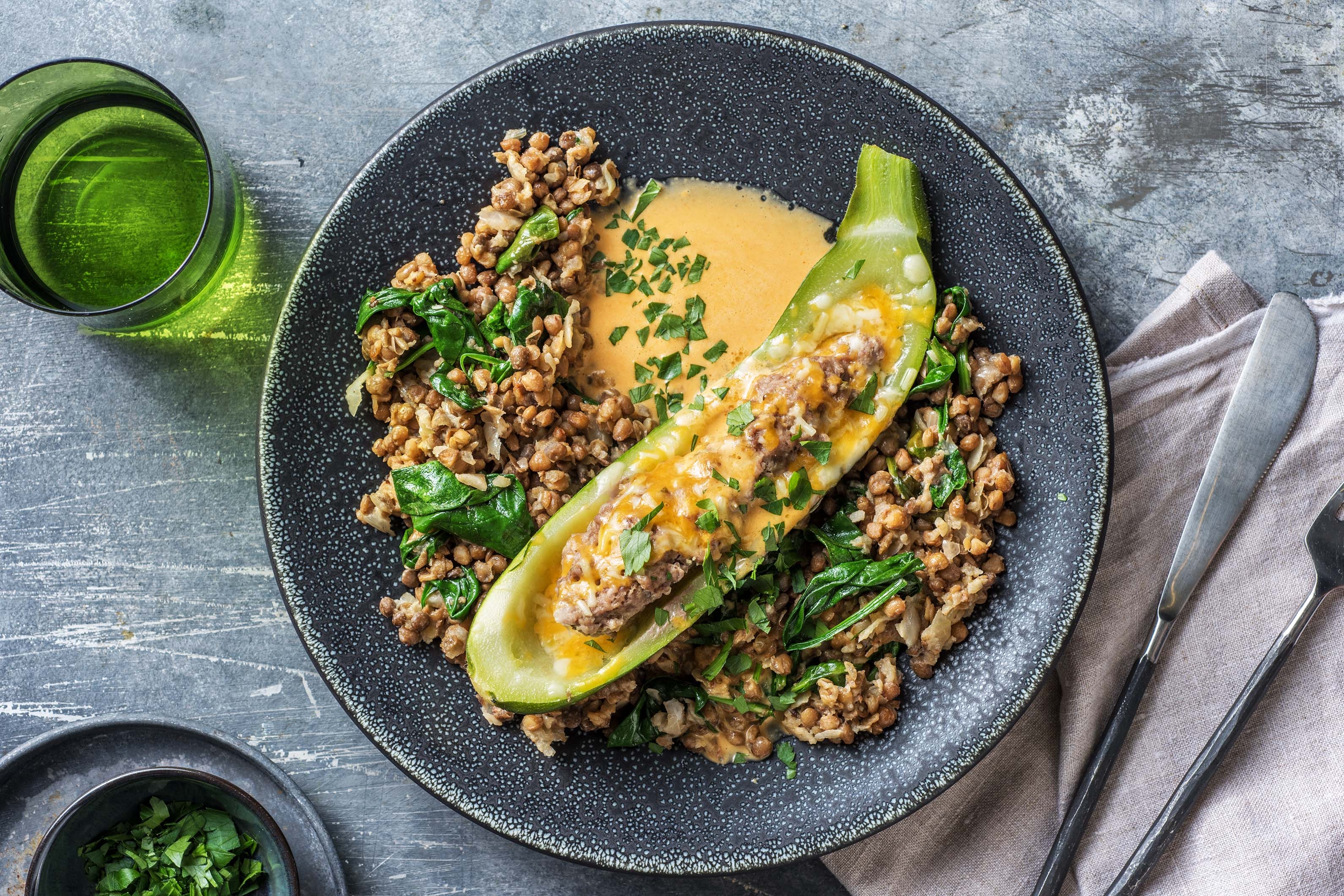 Gefüllte Zucchini mit Hack und Butterlinsen
