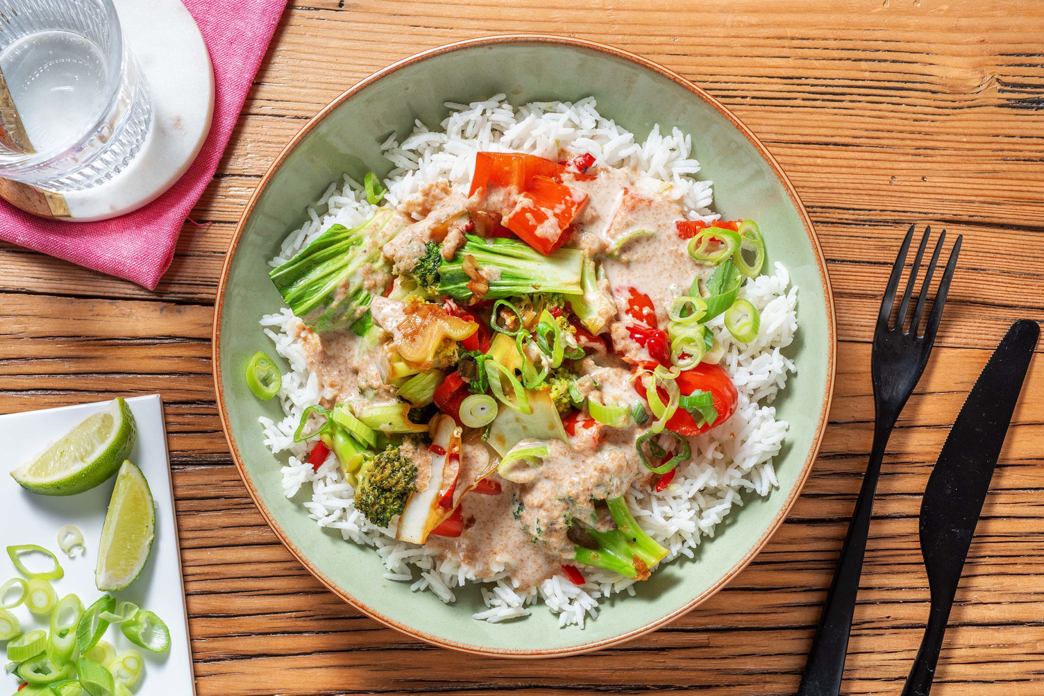 Erdnuss-Kokos-Bowl mit Pak Choi