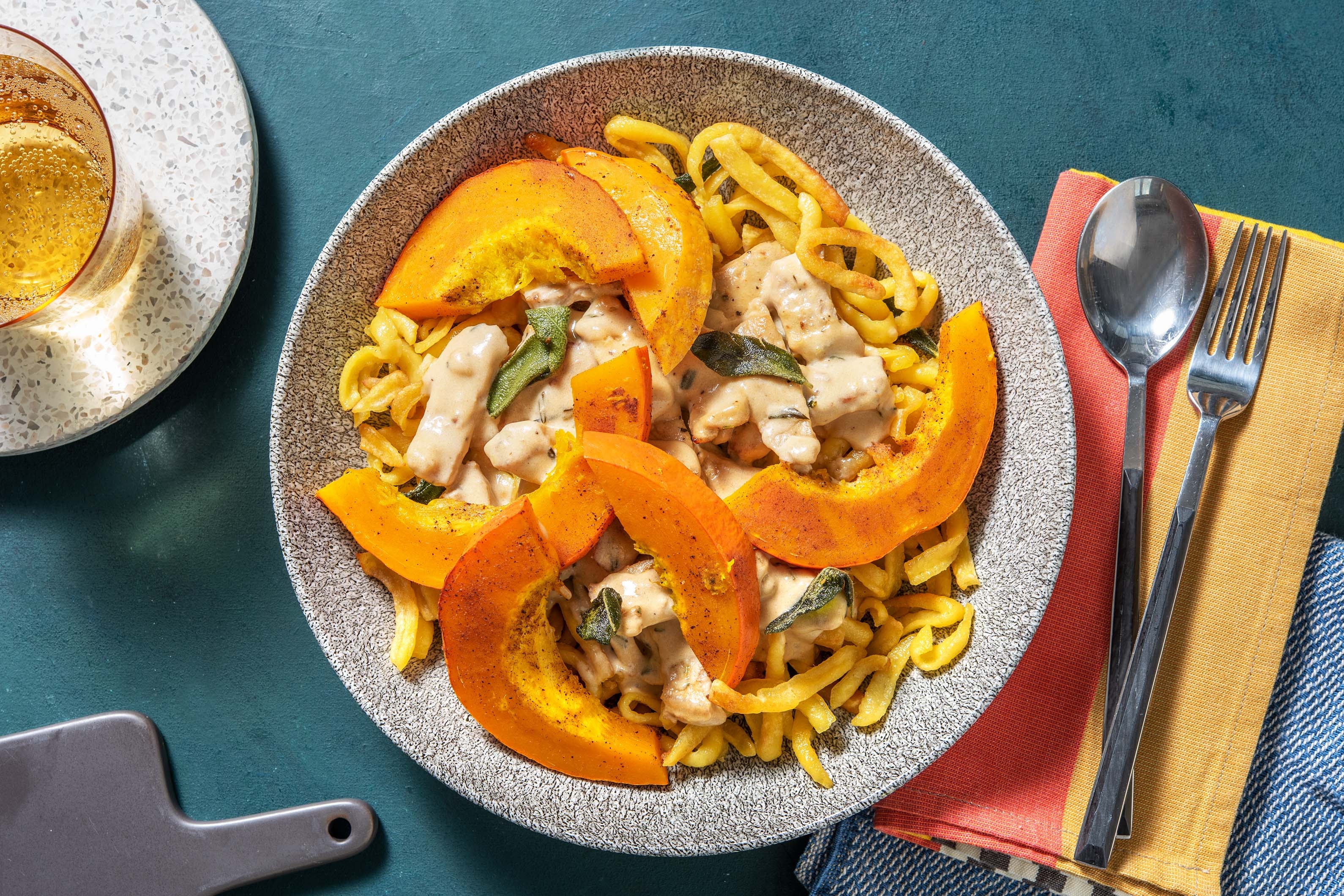 Ofenkürbis mit marinierten Schweinefiletspitzen