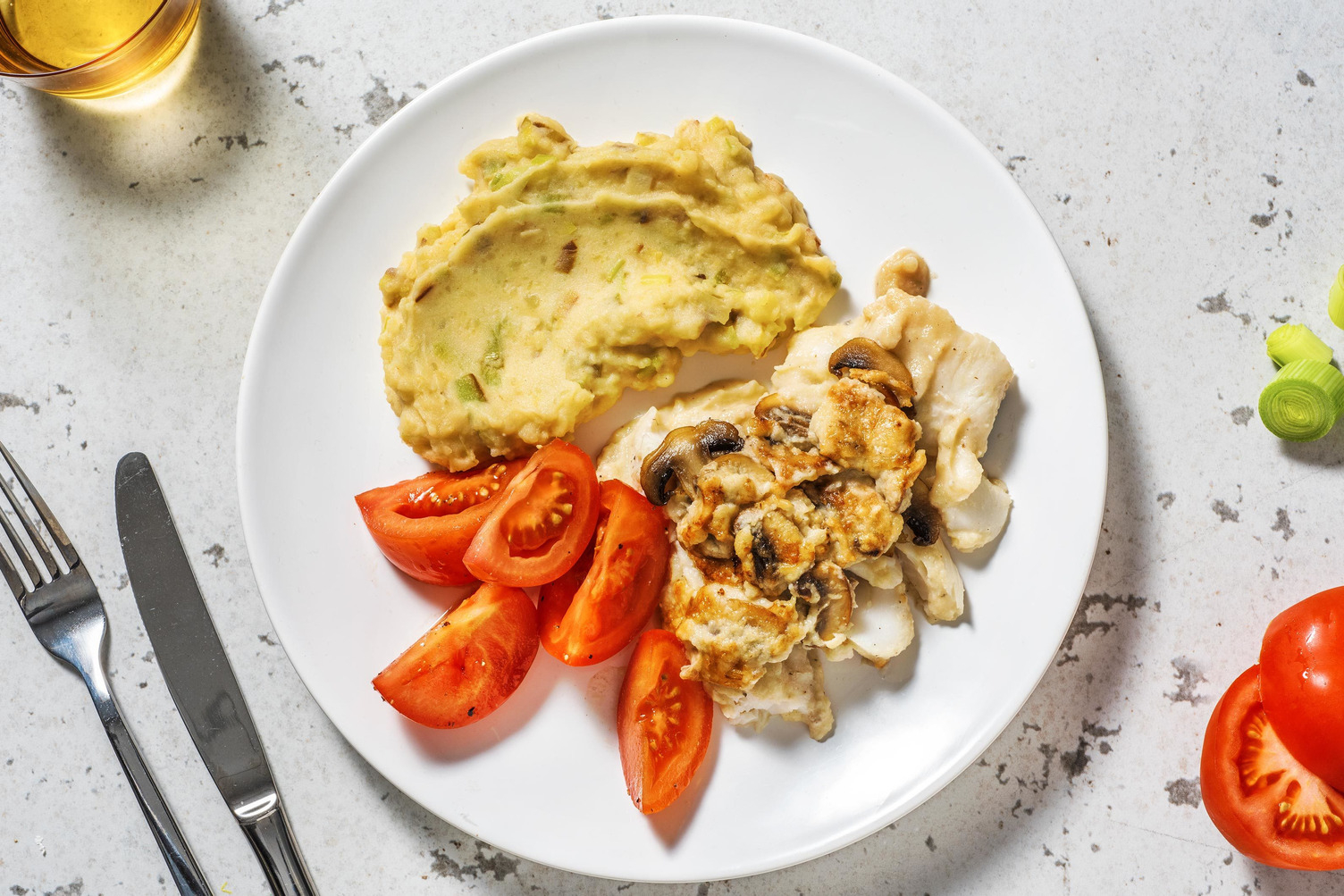 Gratiné de lieu jaune préparé avec une sauce au chou-fleur