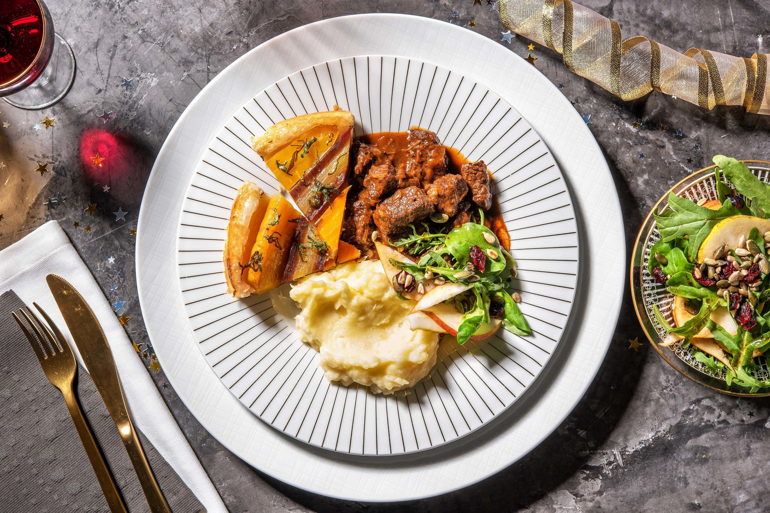 Wildstoof met tarte tatin van gekleurde wortel