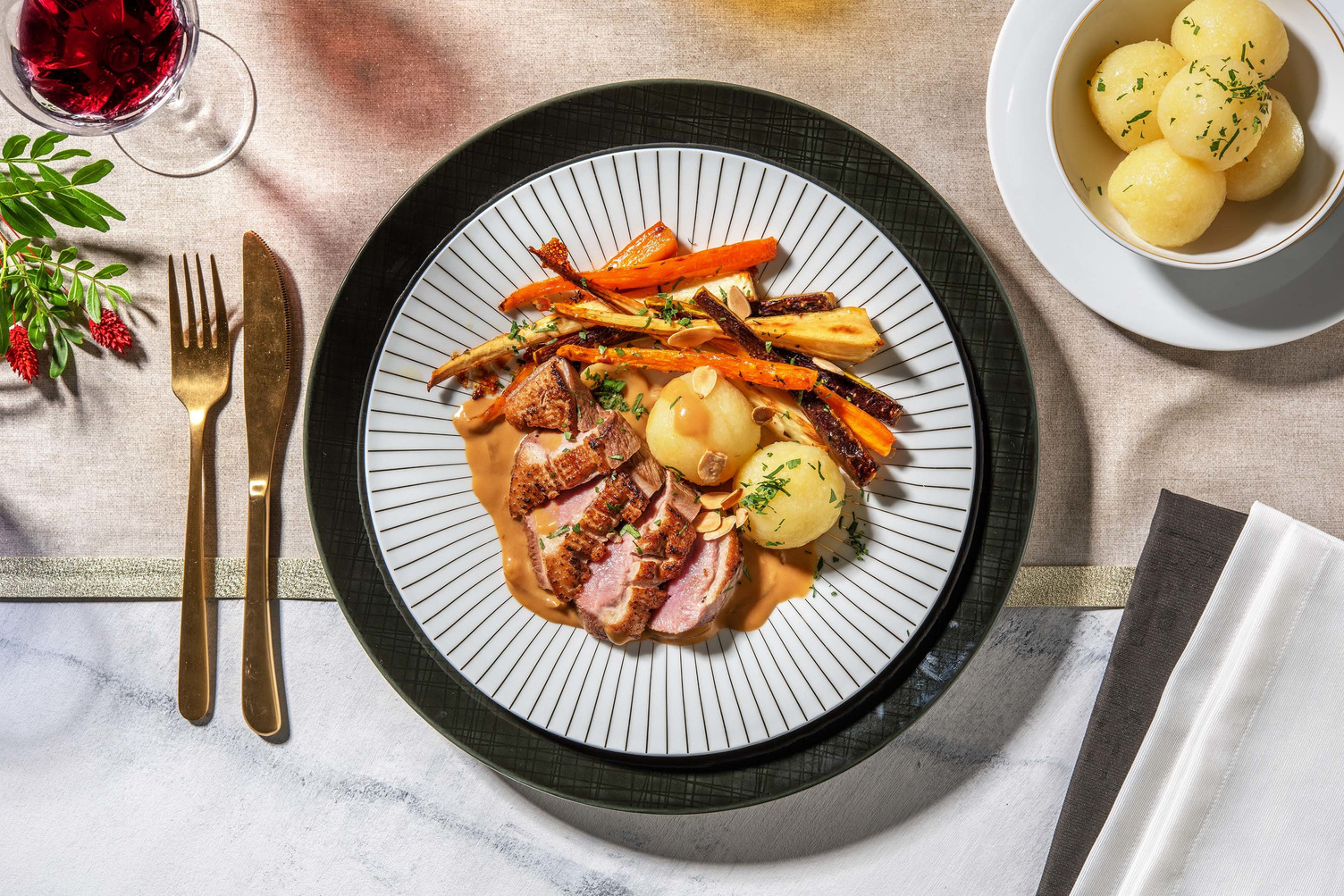 Weihnachtliche Entenbrust an Ofen-Wintergemüse