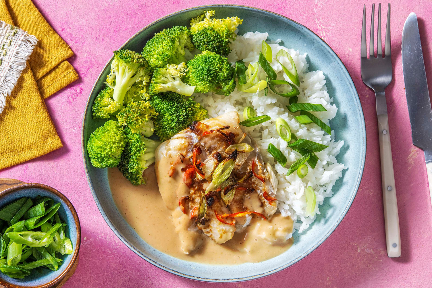 Seelachsfilet mit Miso-Erdnuss-Soße