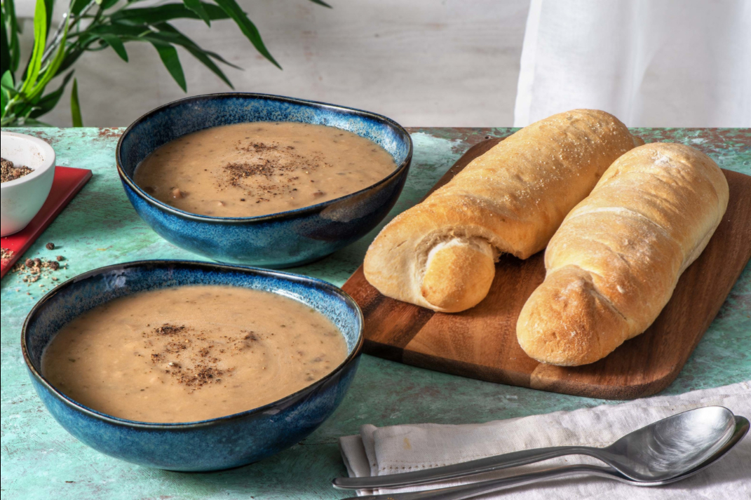 Bospaddenstoelensoep en baguette