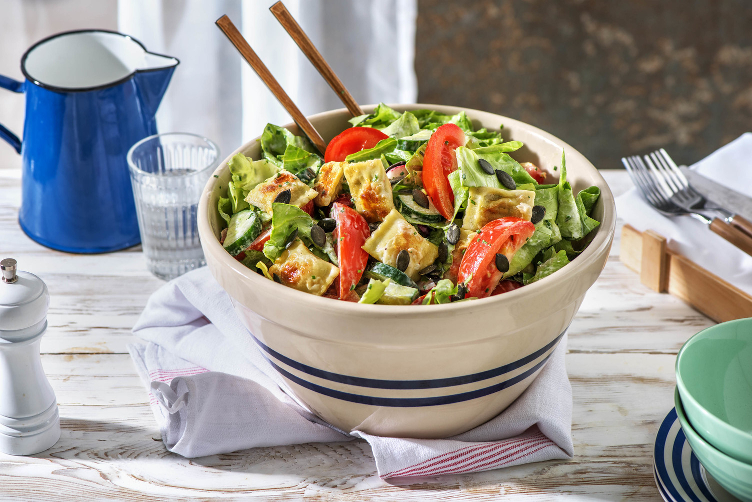 Grüner Salat mit Mini-Maultaschen