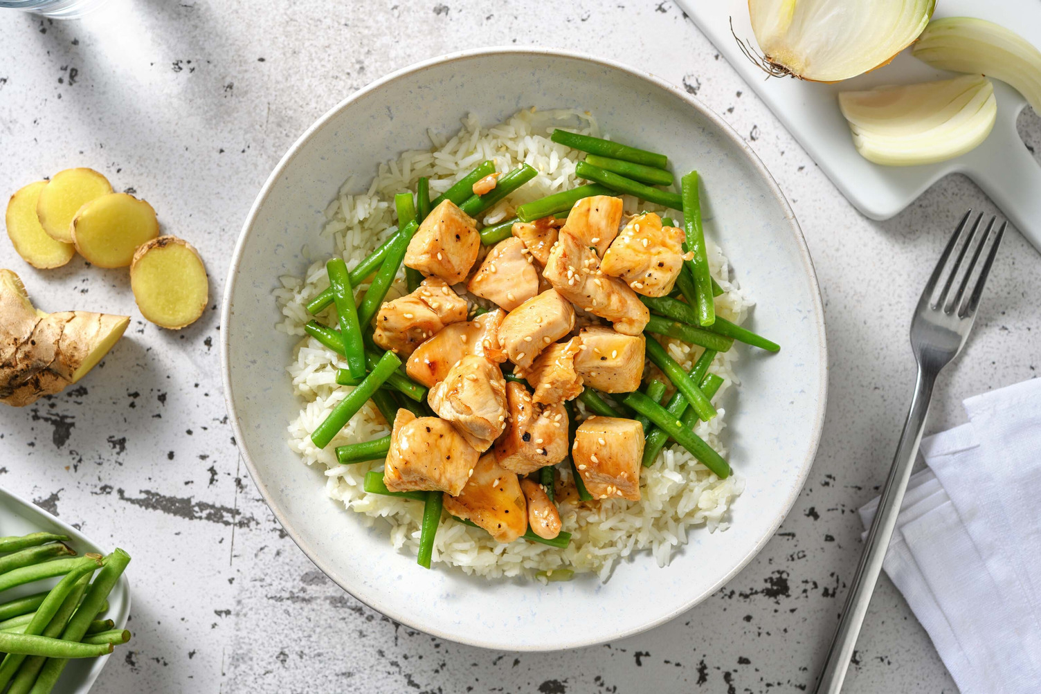 Poulet à l’asiatique aux haricots verts et au riz de chou-fleur