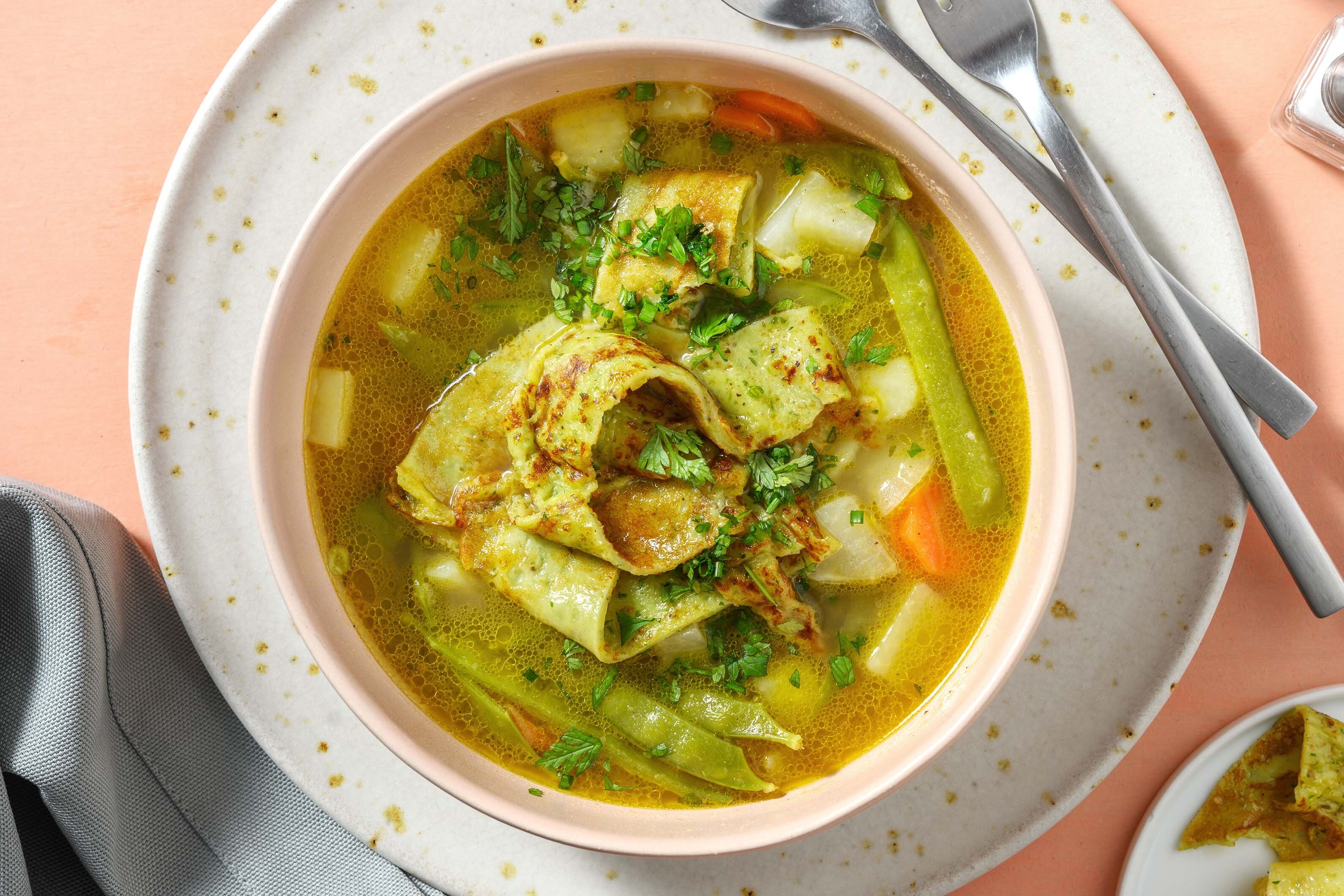 Frühlings-Eintopf mit Käse-Kräuter-Flädle