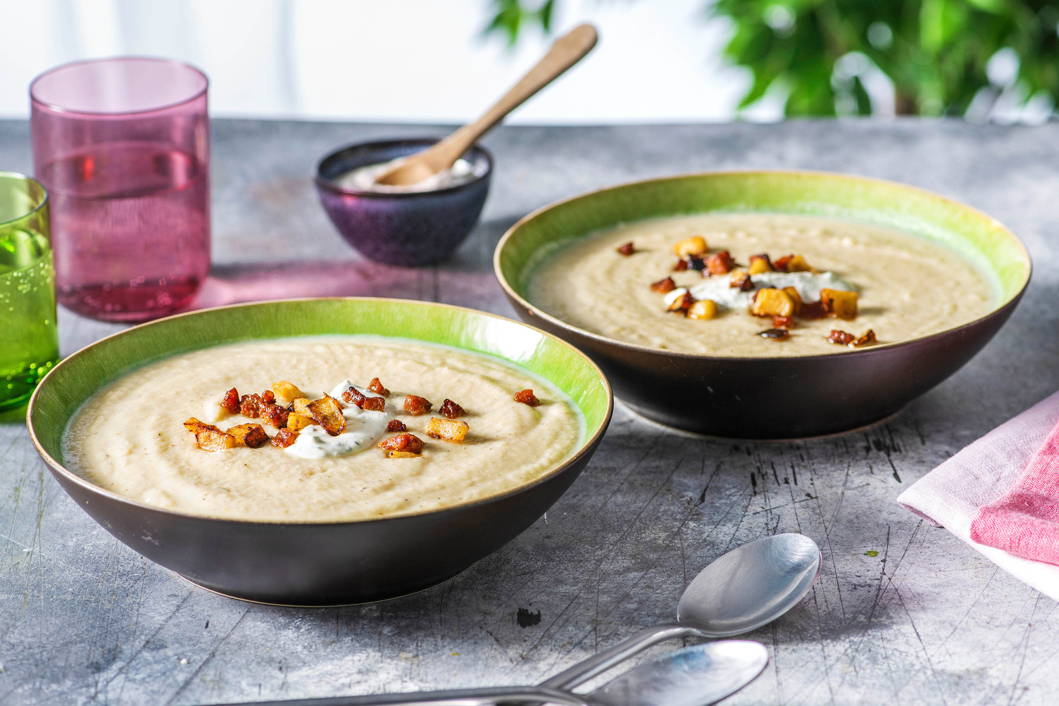 Knollenselleriesuppe mit Apfel und Chorizo
