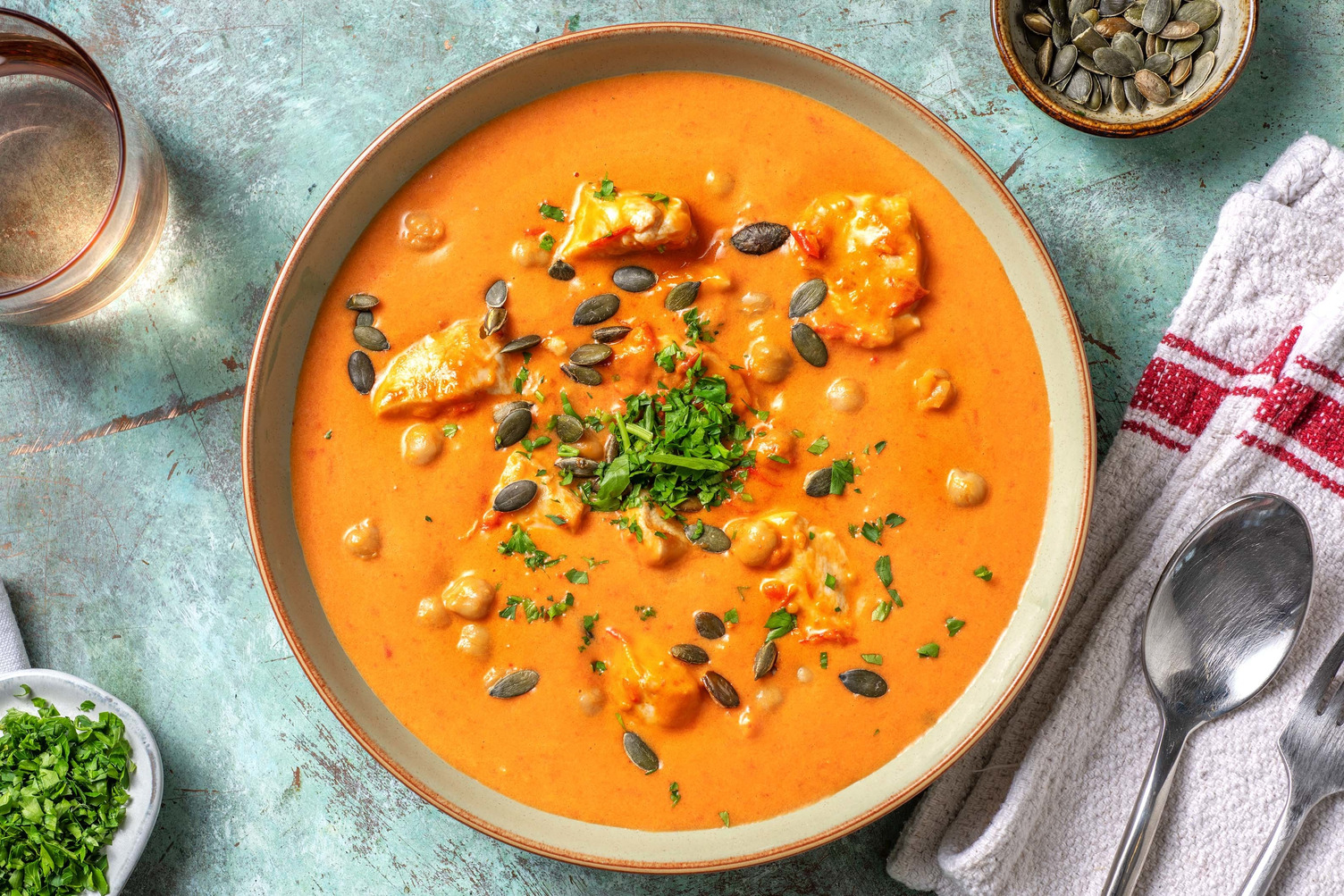 Pikanter Pouleteintopf mit Kichererbsen