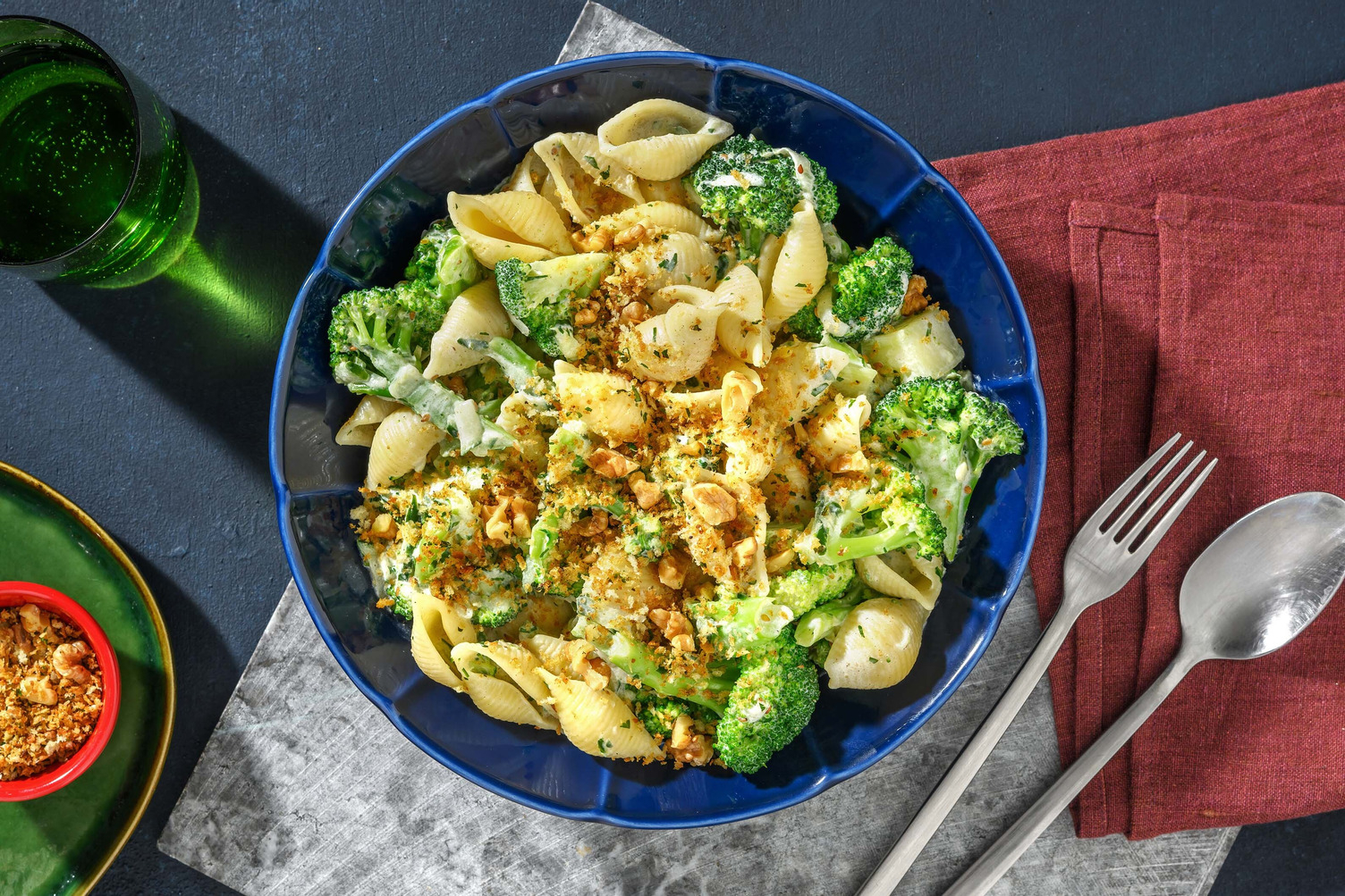 Frisse pasta za'atar met komkommer en broccoli