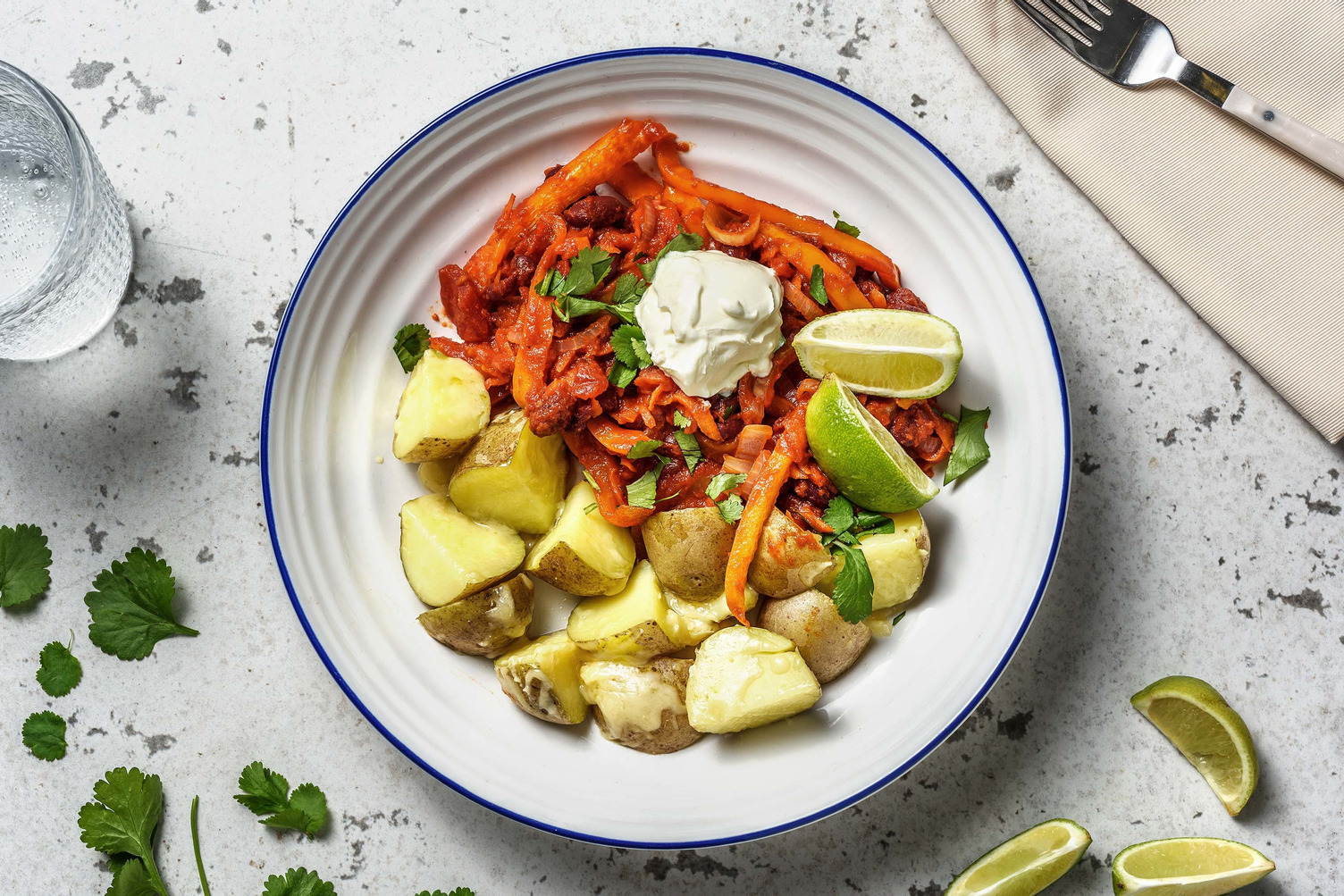 Chili sin carne met cheddar-aardappelen