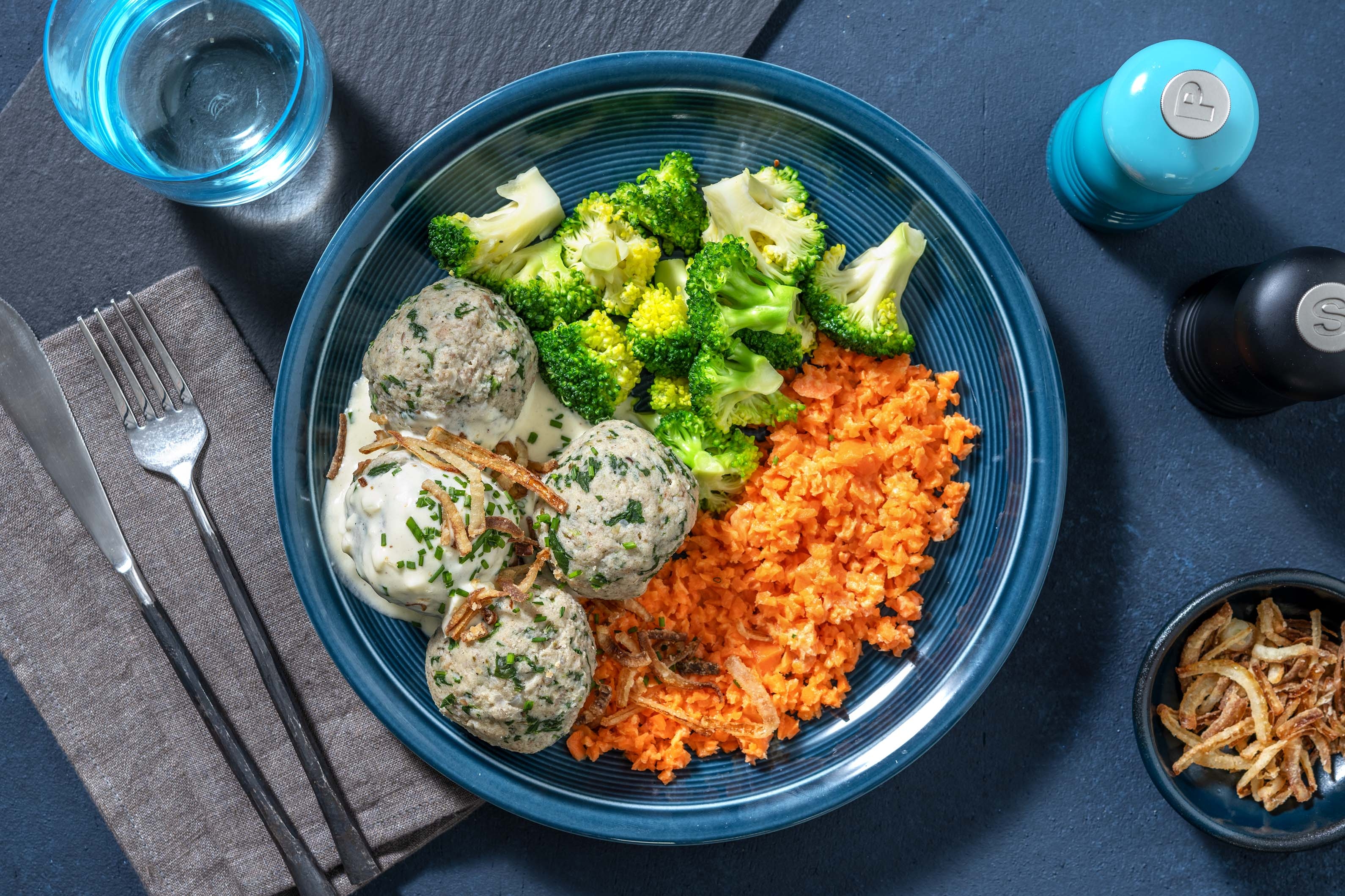 Spinatknödel mit Käse-Sahne-Soße