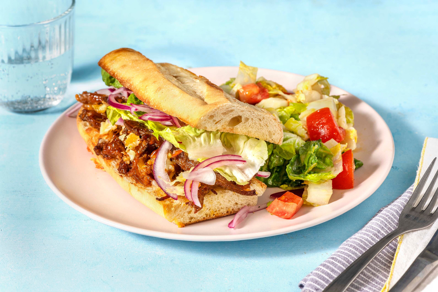 Saftiges Pulled Pork Sandwich mit Käse