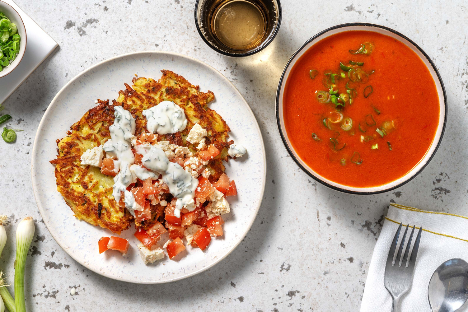 Aardappelkoekjes met paprika-tomatensoep