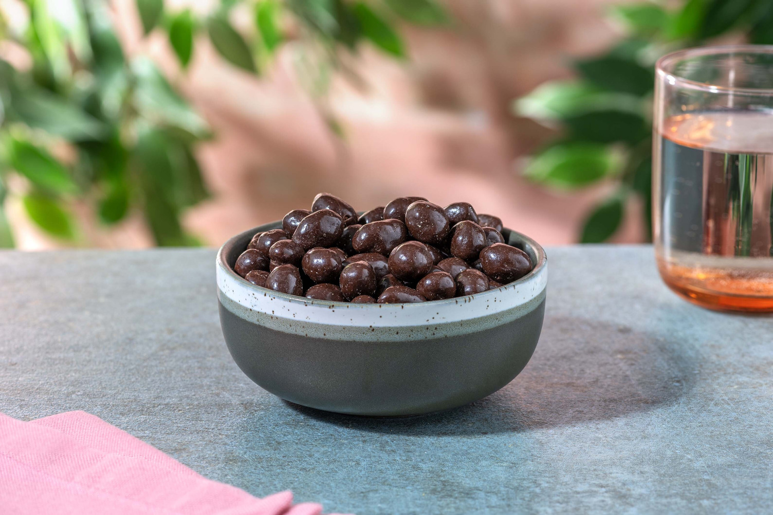 Cacahuètes enrobées de chocolat noir