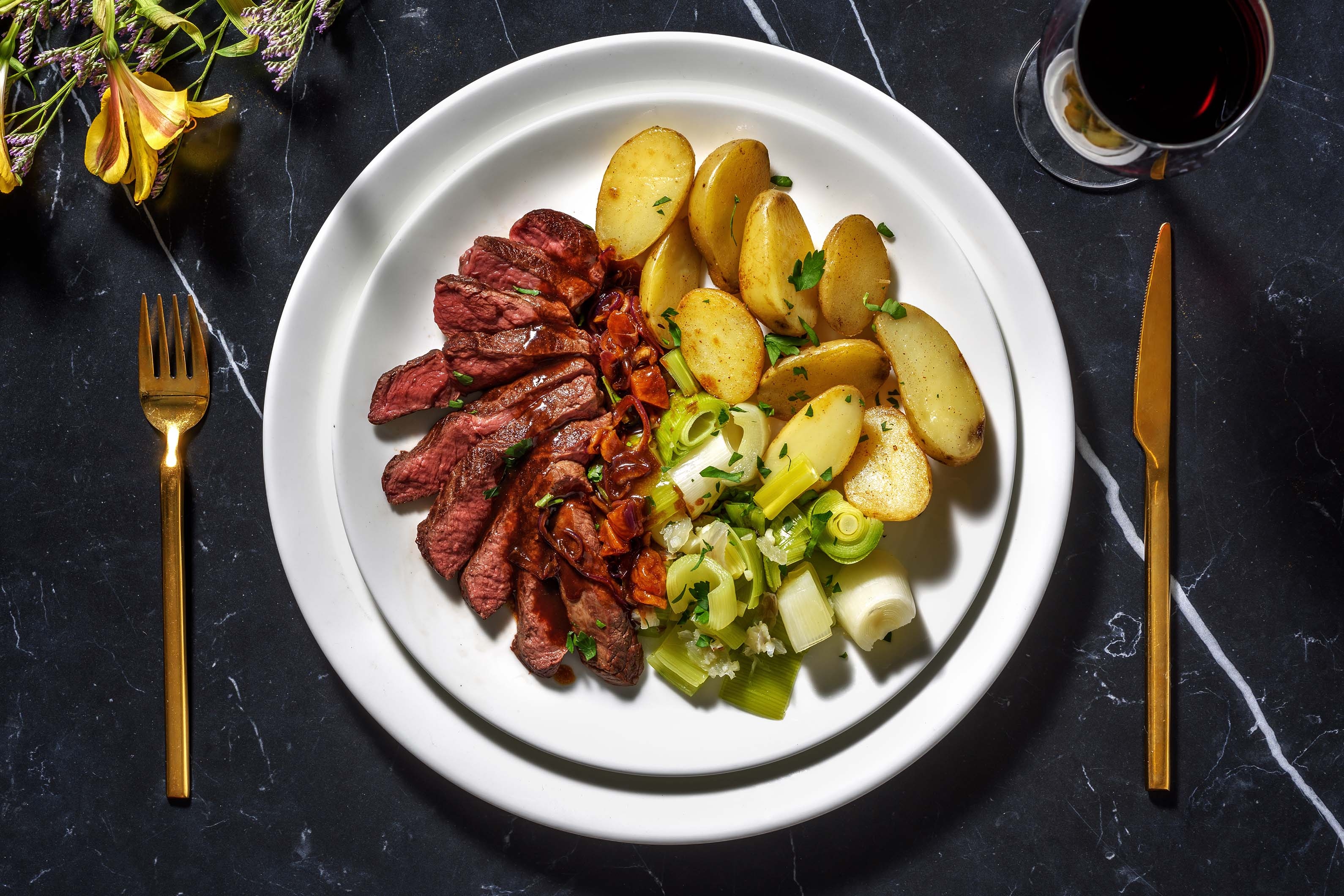 Hirschsteak mit Aprikosen-Zwiebel-Soße