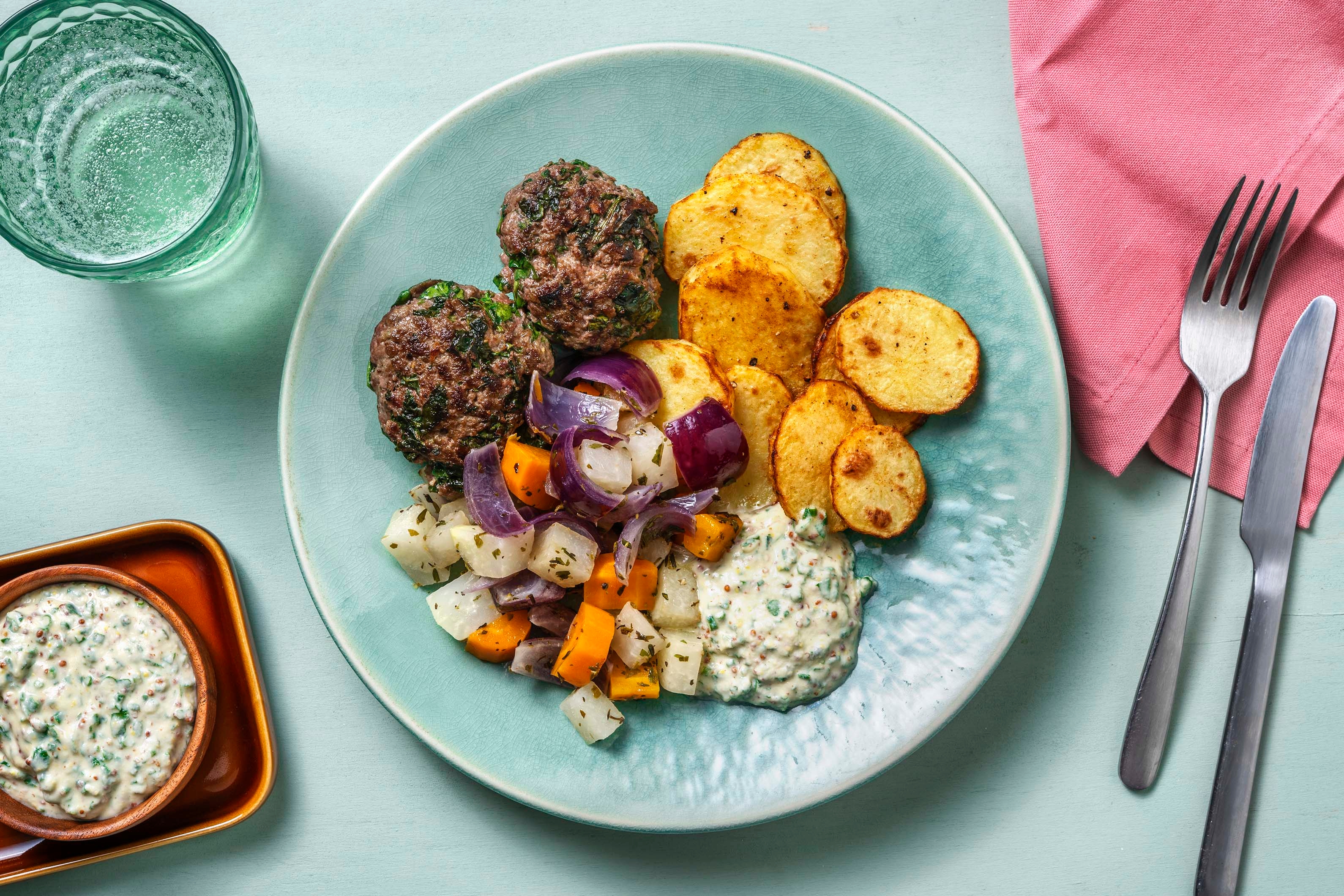 Rinderboulette mit verstecktem Spinat