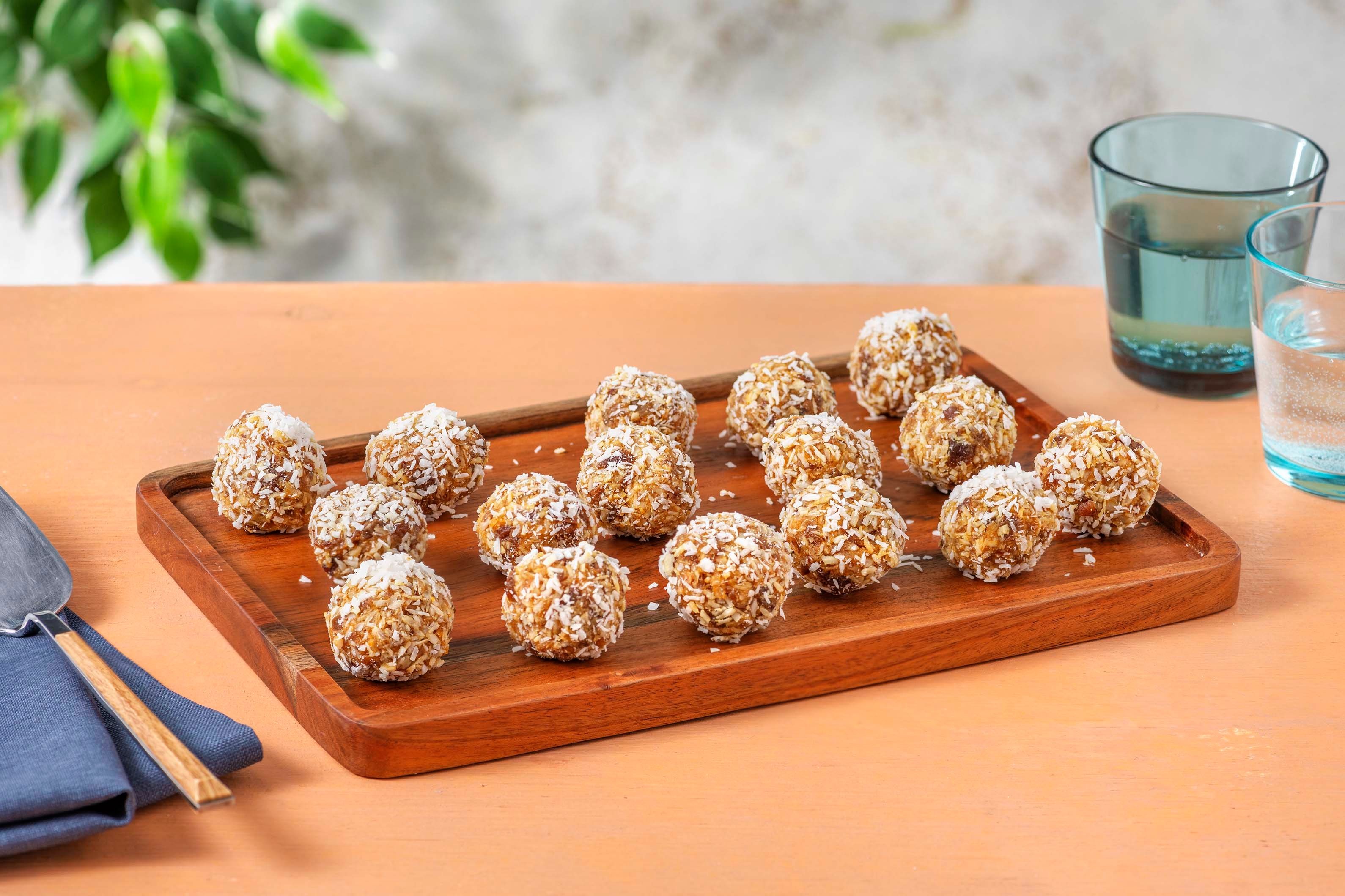 Boules aux dattes, à la noix de coco et au chocolat blanc