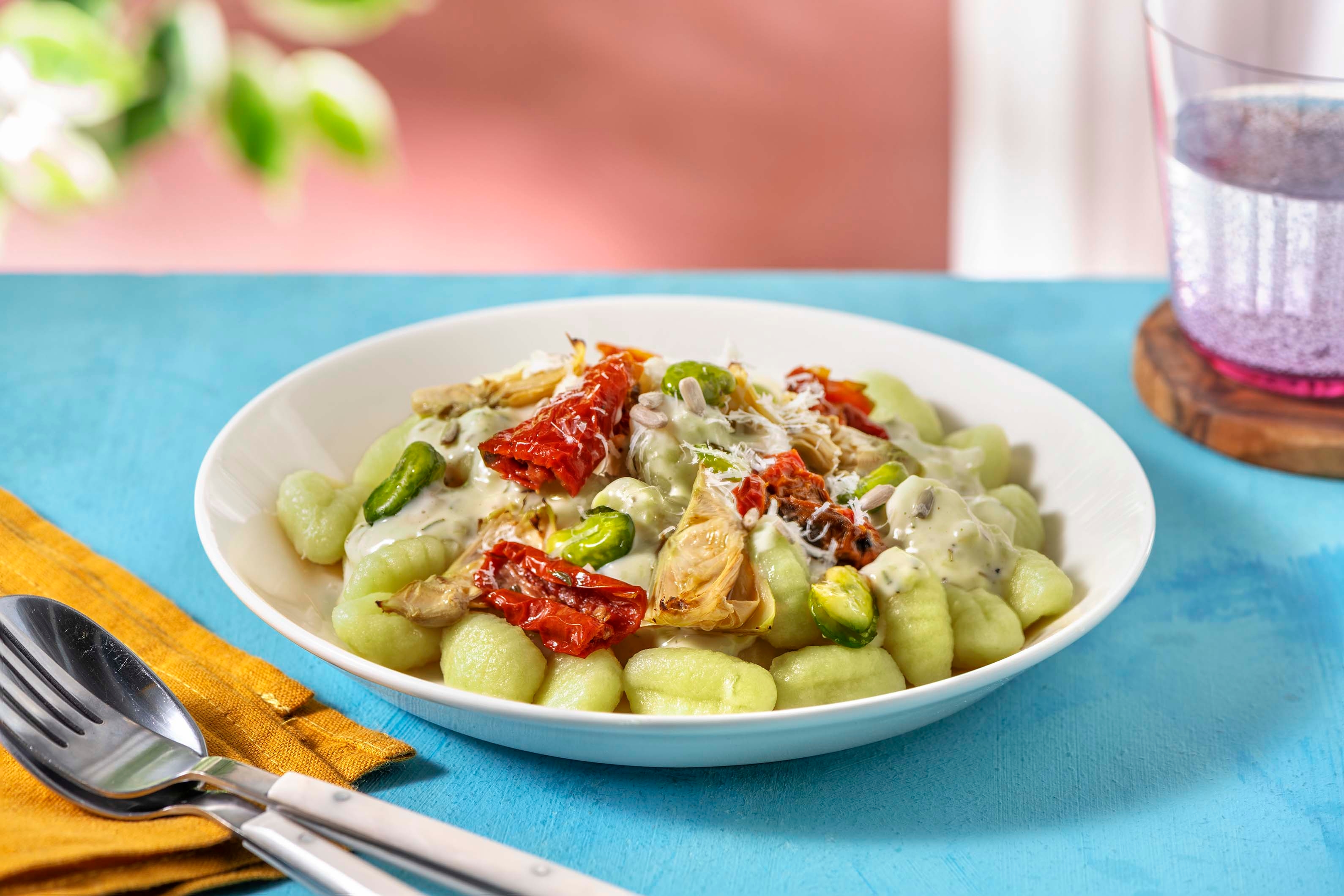 Gnocchi met kaassaus, tuinbonen en artisjok