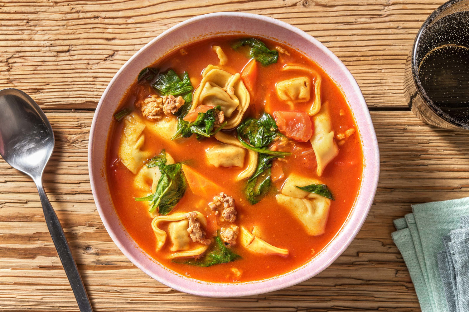 Tortellini-Suppe mit doppelt Hack