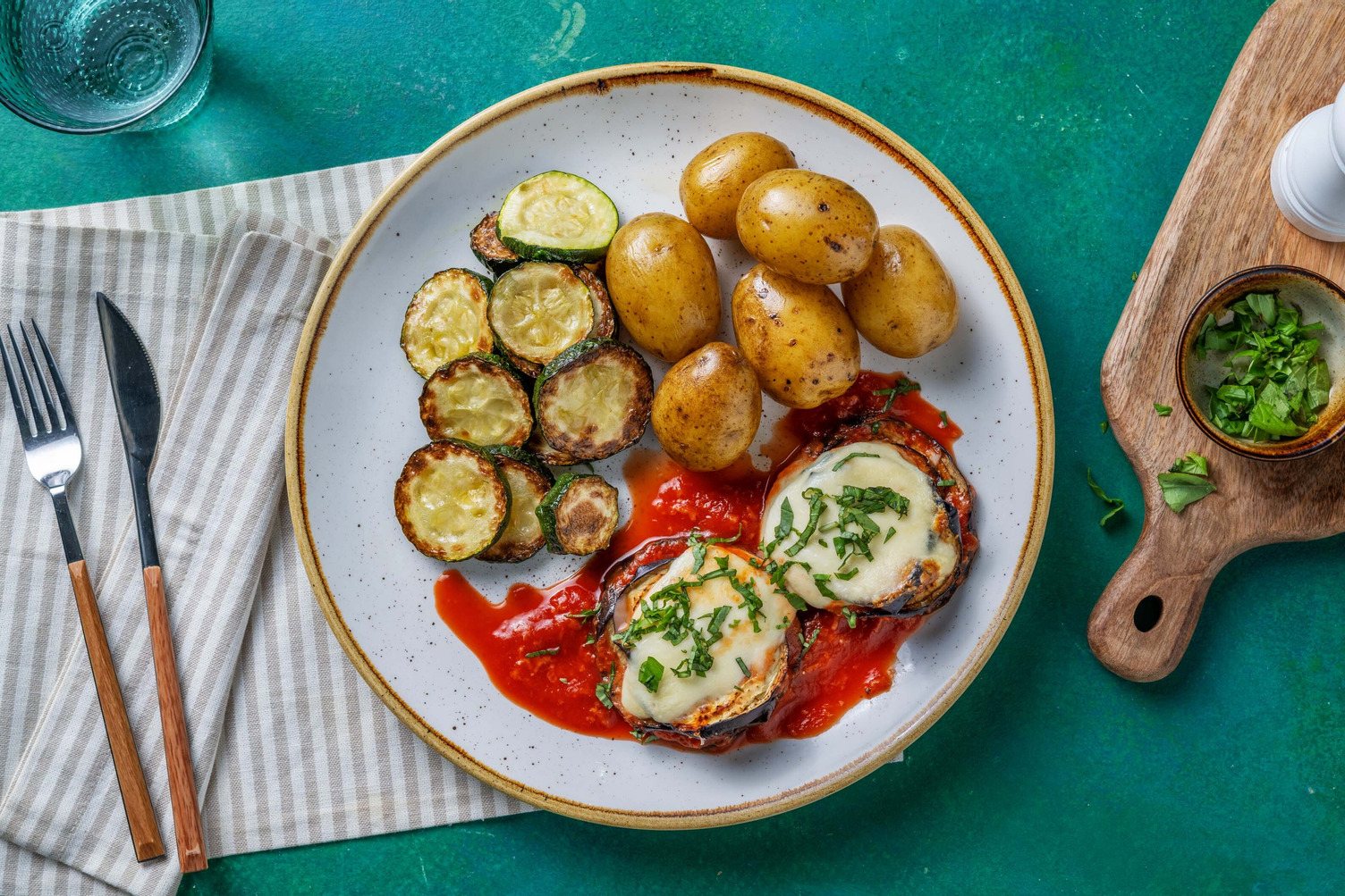 Auberginen nach Art Parmigiana mit Rosmarinkartoffeln