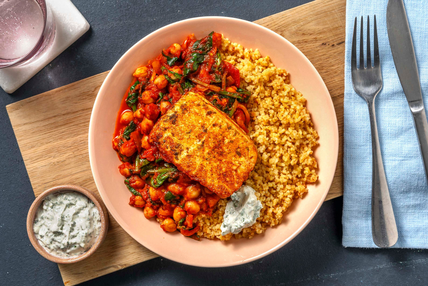 Bio-Halloumi auf Kichererbsen-Spinat-Bett