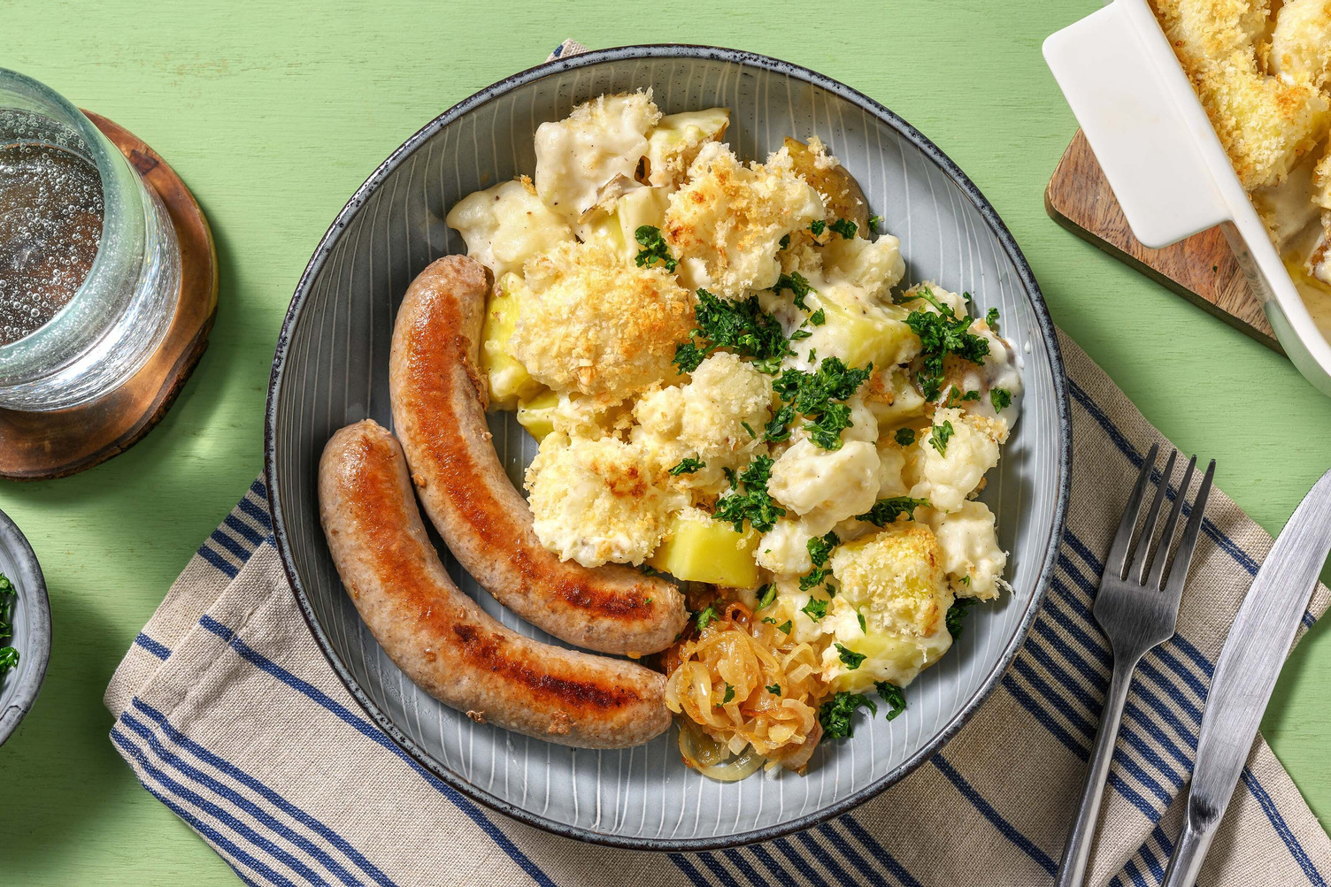 Bloemkool-aardappelgratin met kaassaus