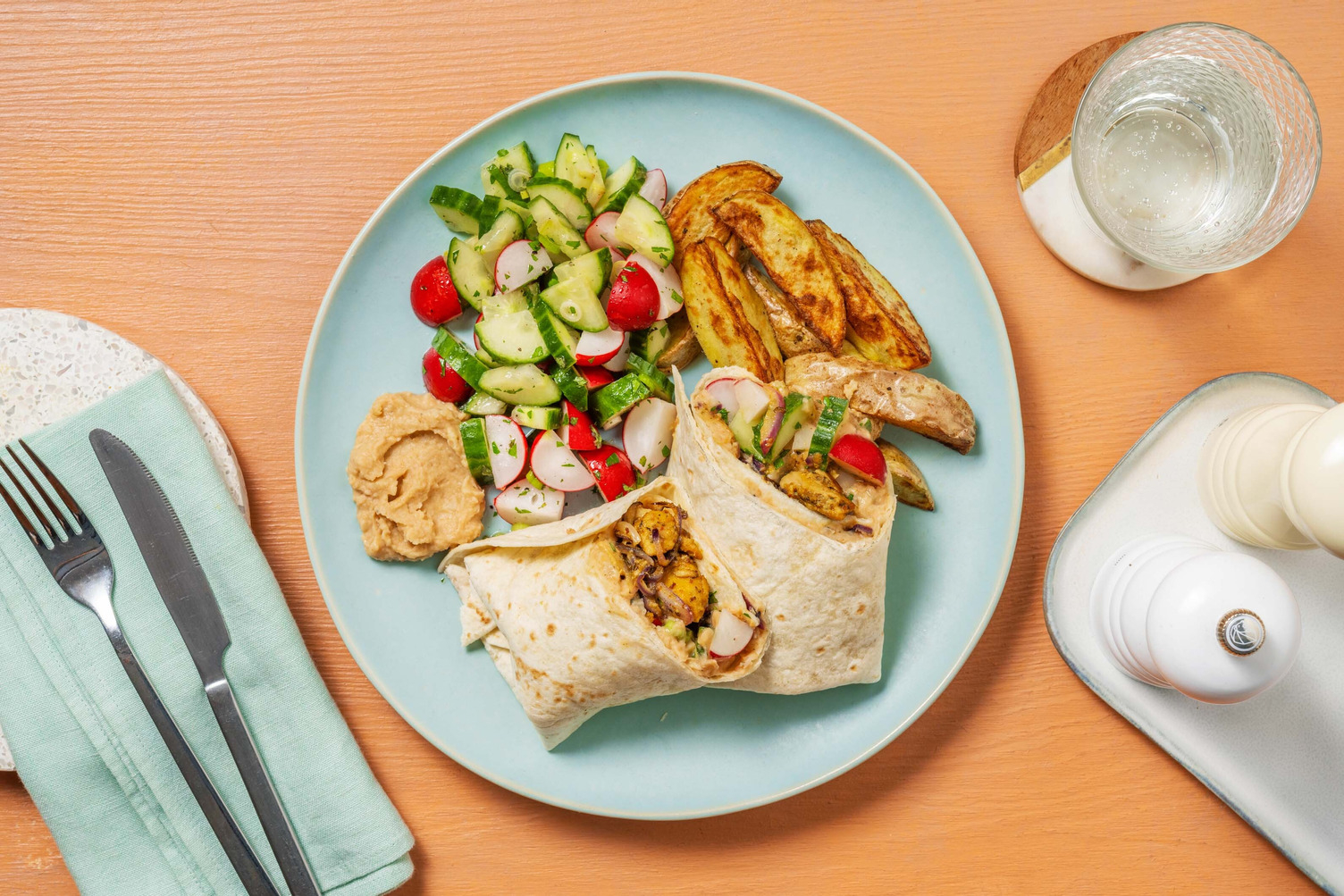 Wrap mit Hähnchengeschnetzeltem und Bohnen-Hummus