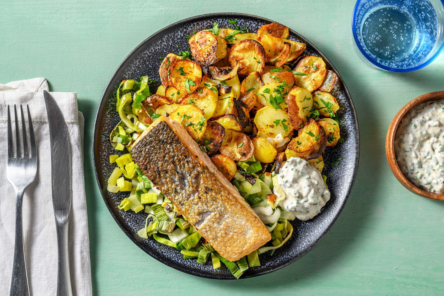 Gebratener Lachs auf Lauchgemüse