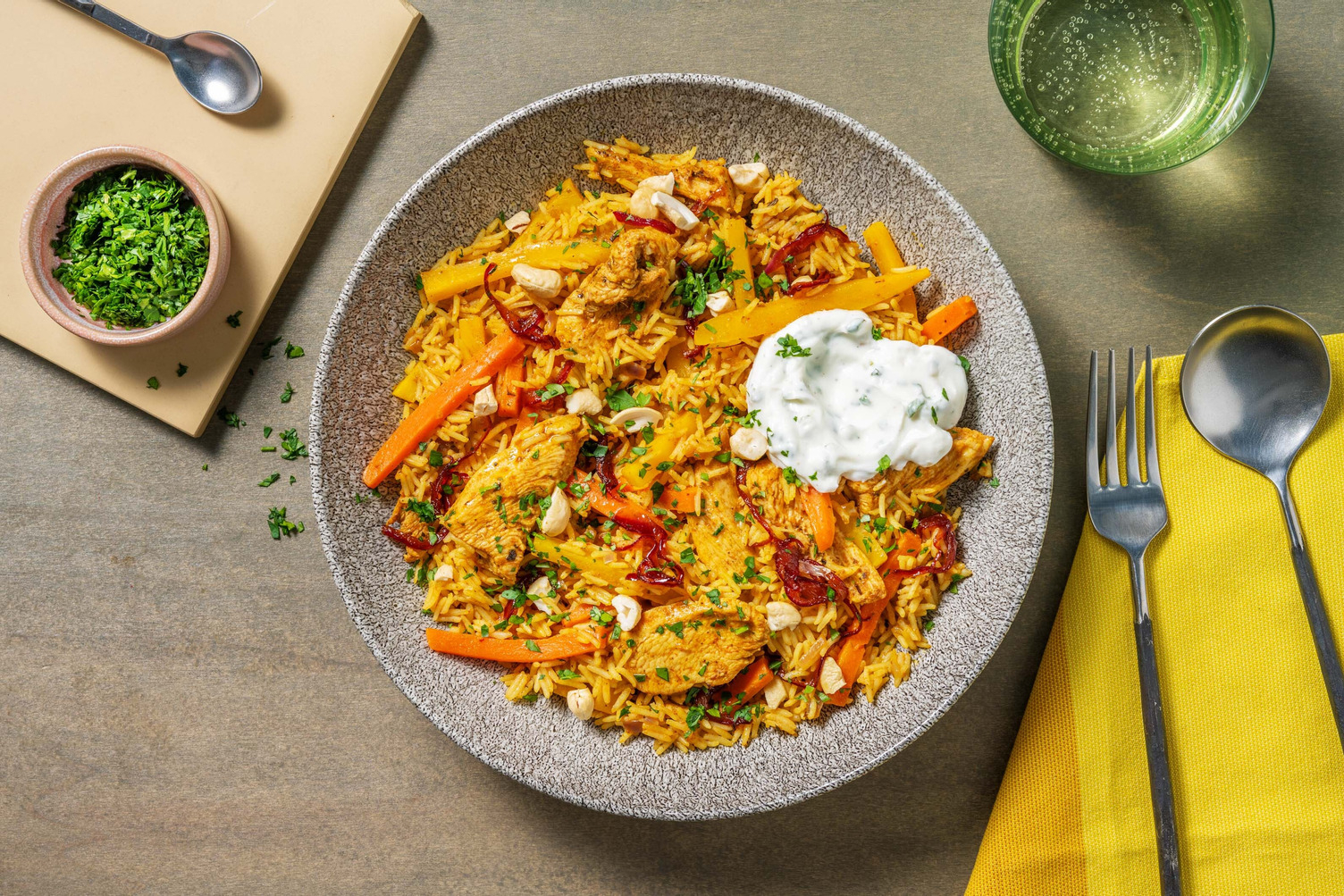 Indian Biryani! Reispfanne mit Hähnchen & Minz-Dip