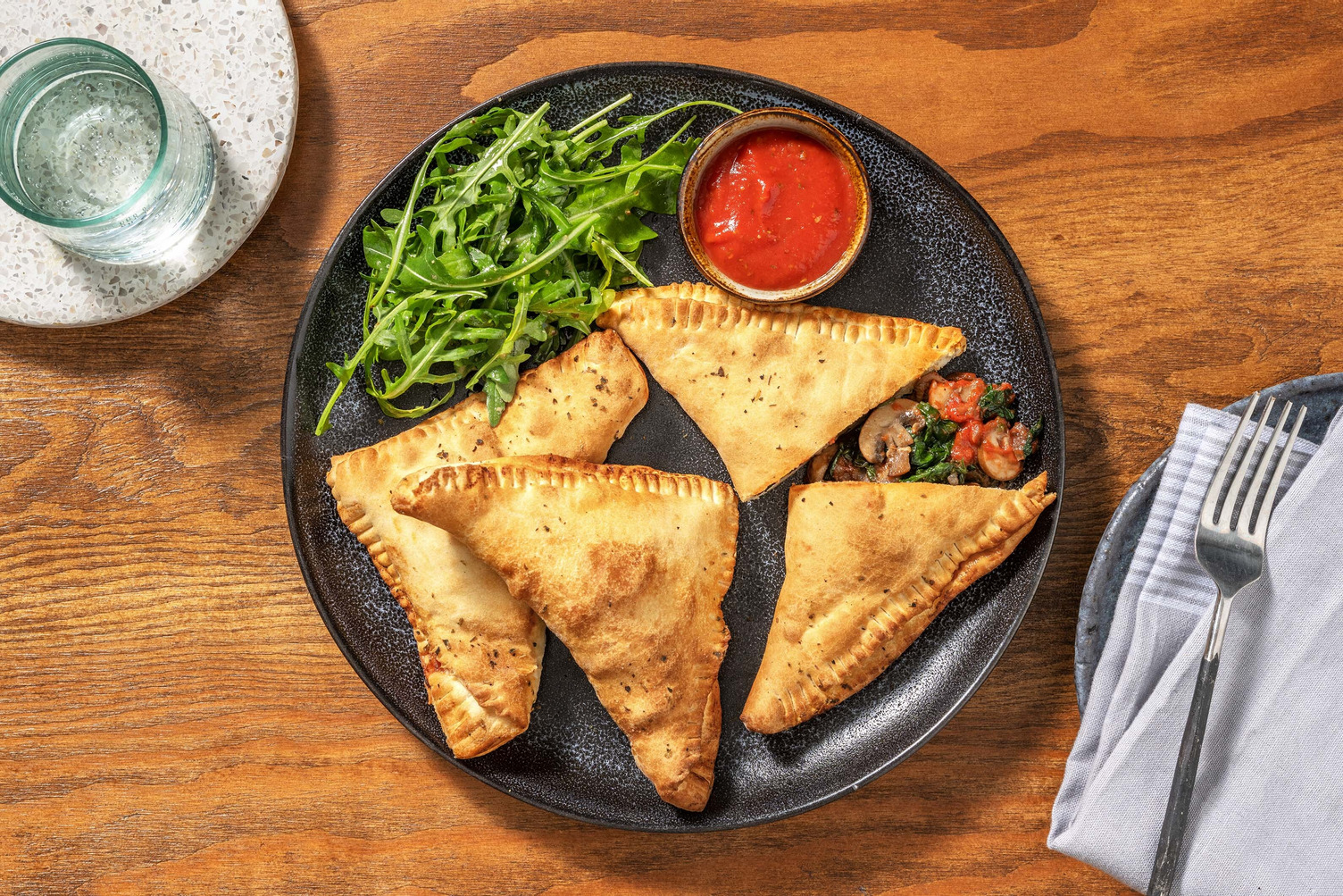 Vegane Mini-Calzones mit Spinat-Champignon-Füllung