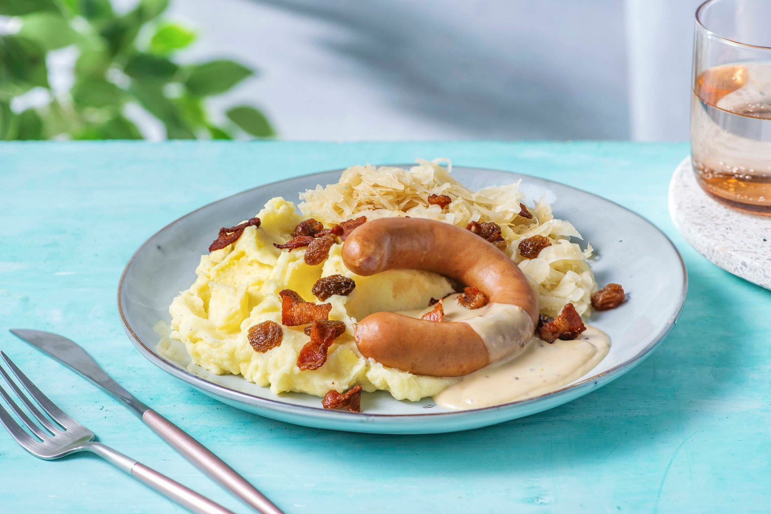 Zuurkoolstamppot met rookworst en mosterdsaus