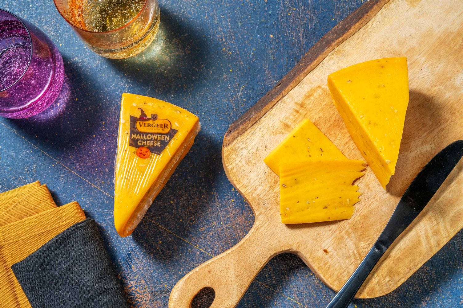 Halloween-Käse mit Kürbiskernen