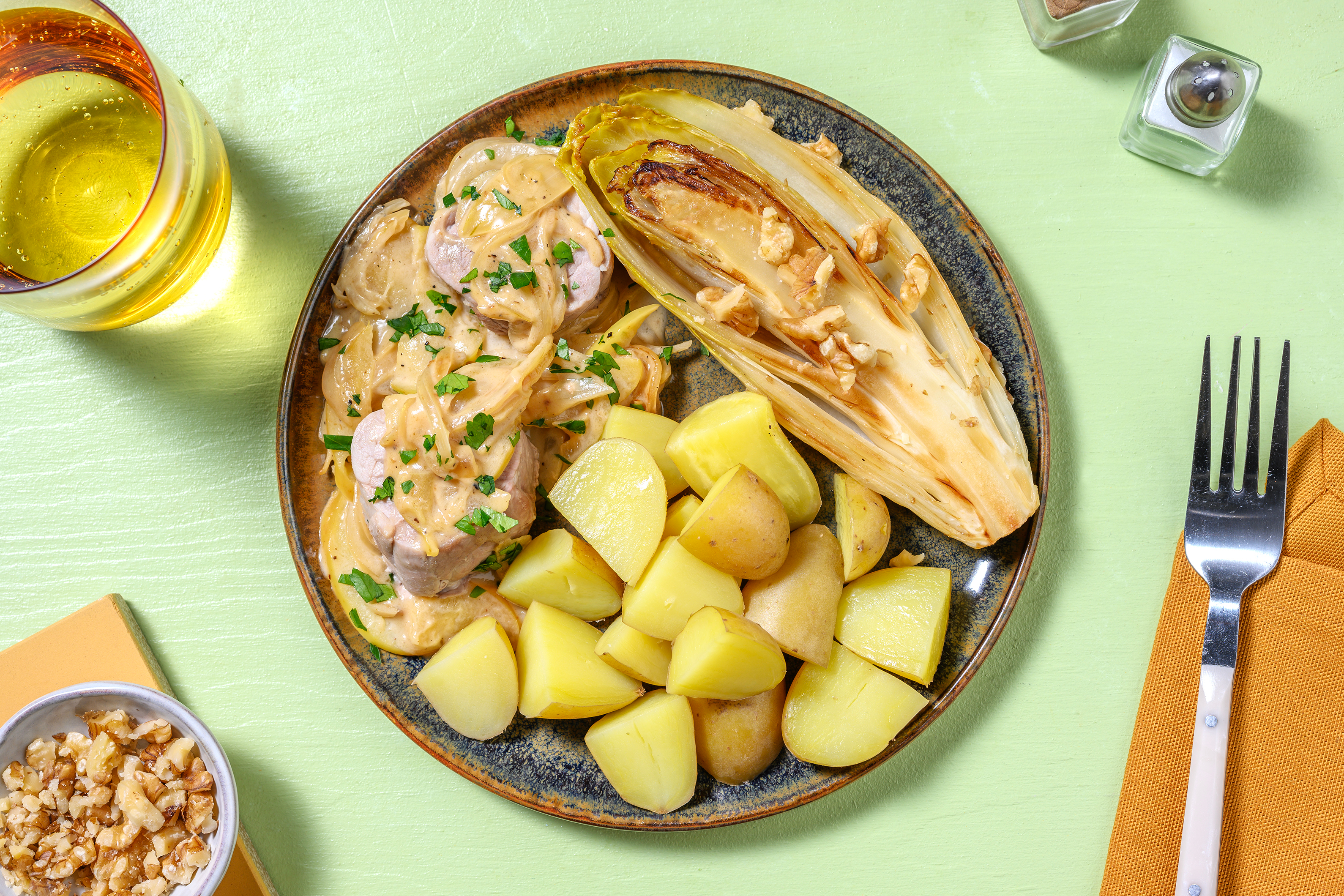 Schweinemedaillons in Apfel-Zwiebel-Rahmsauce