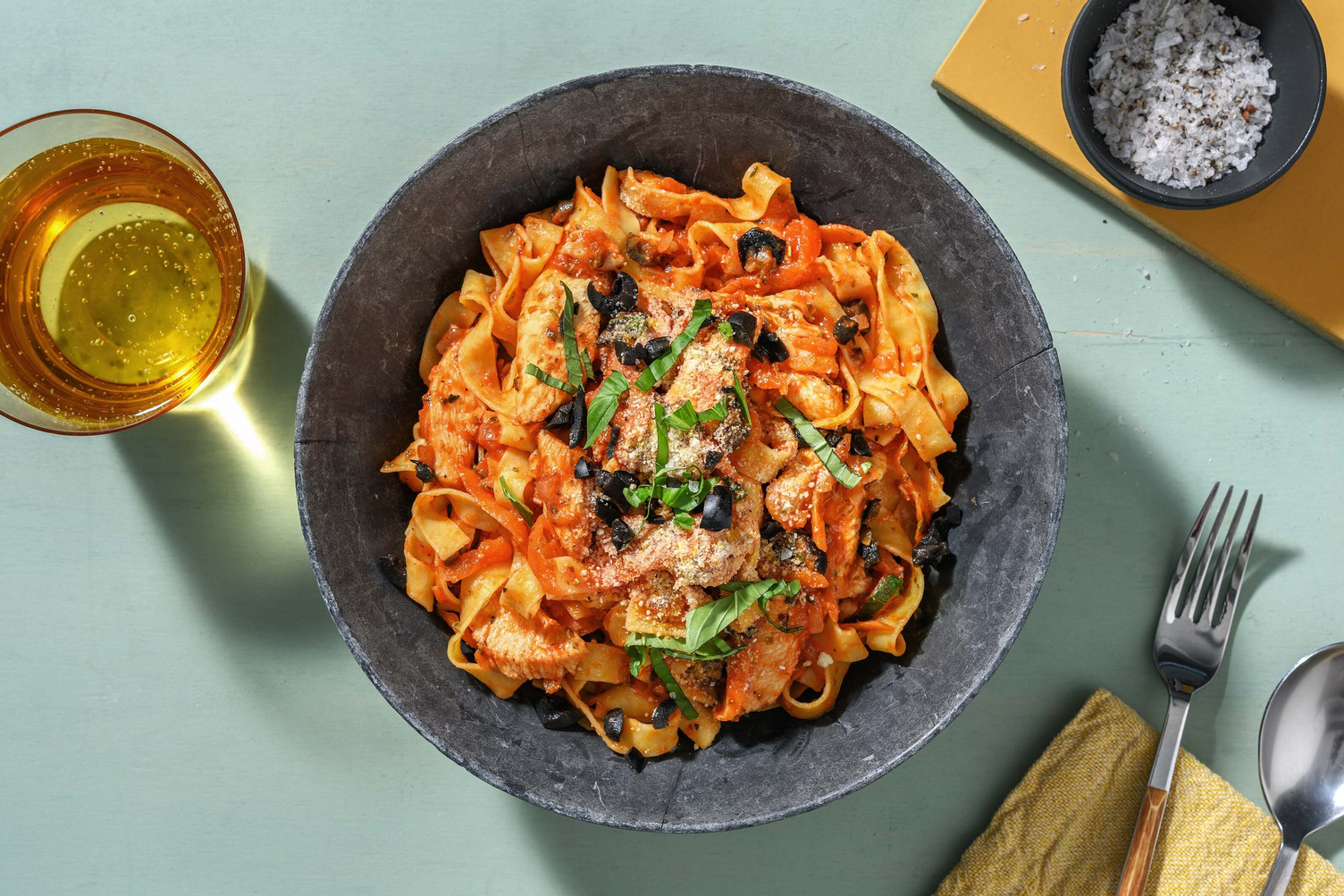 Pasta alla Cacciatore mit Hähnchen